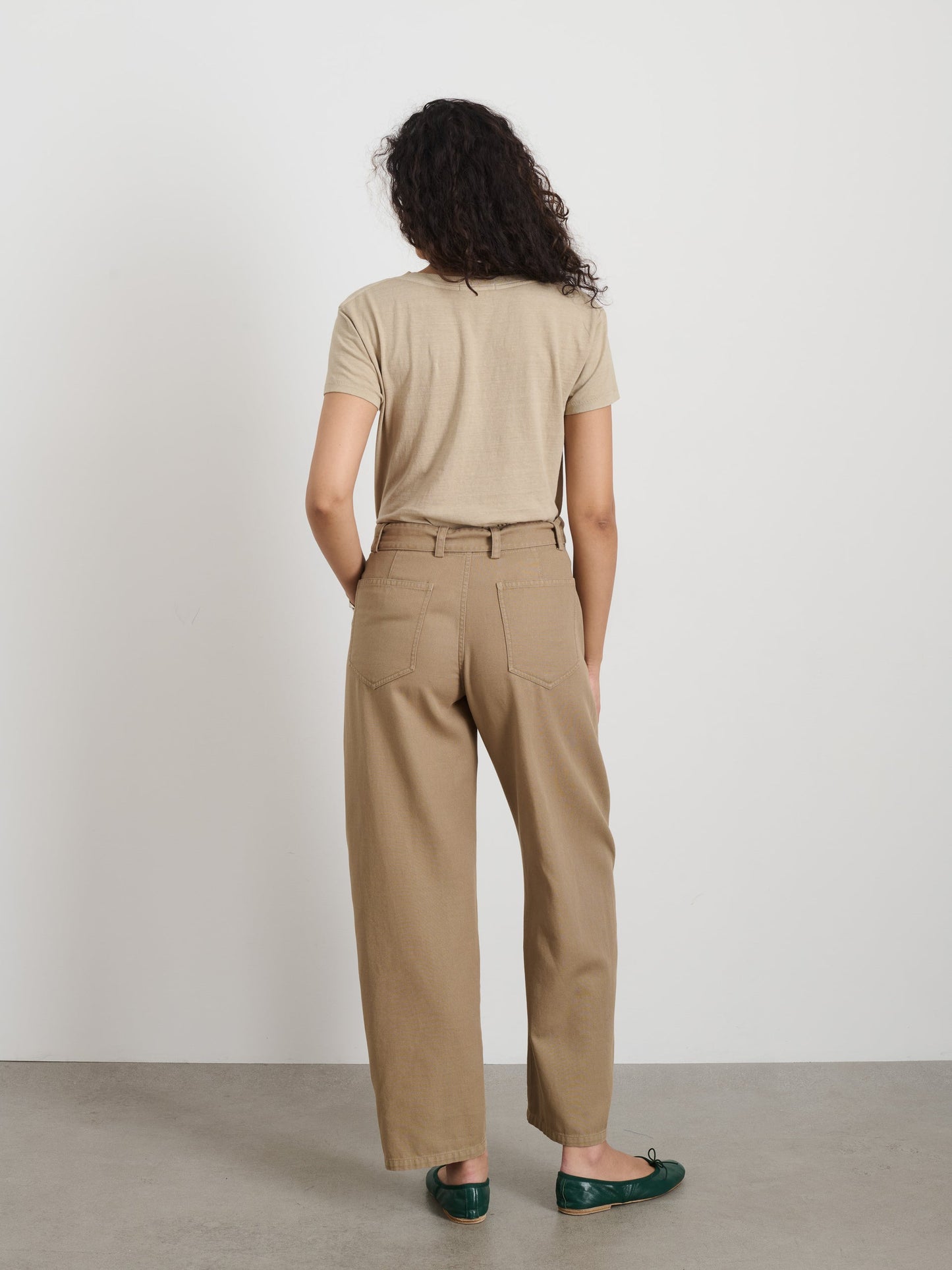 Alex Mill Elliott V Neck Tee in Cotton Field Khaki