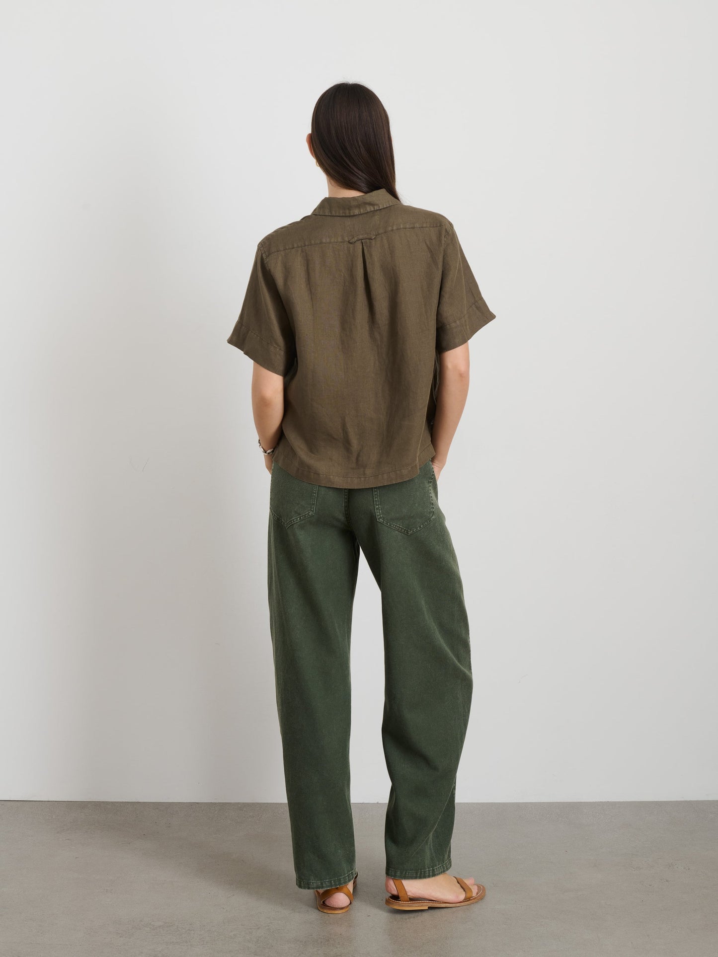 Alex Mill Maddie Shirt In Linen Deep Moss