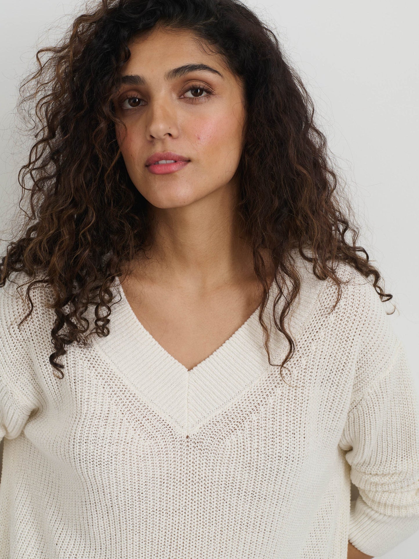 Alex Mill Arielle V Neck Sweater In Cotton Linen Off White