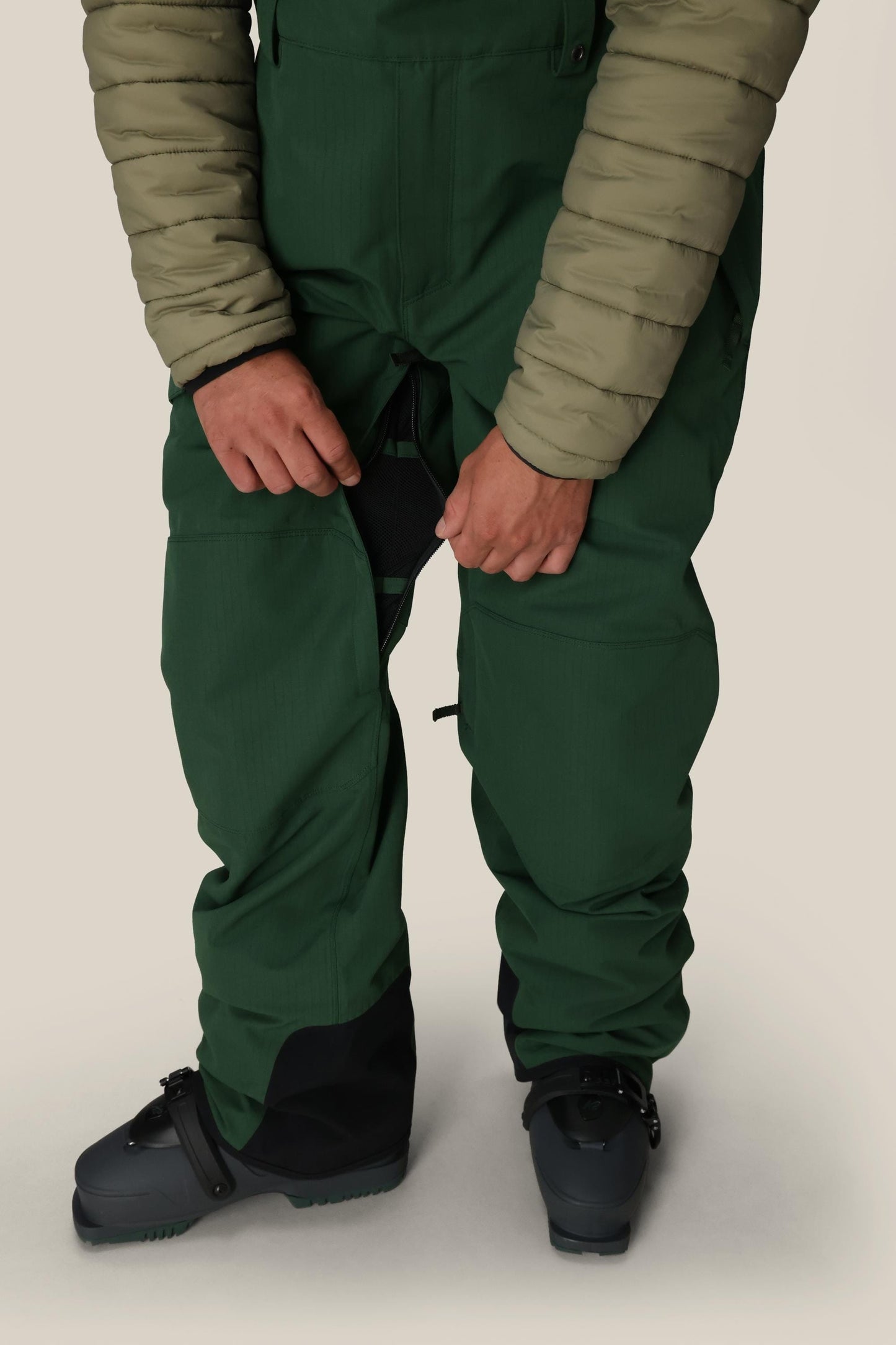 686 Men's Hot Lap™ Insulated Bib | Budget Friendly