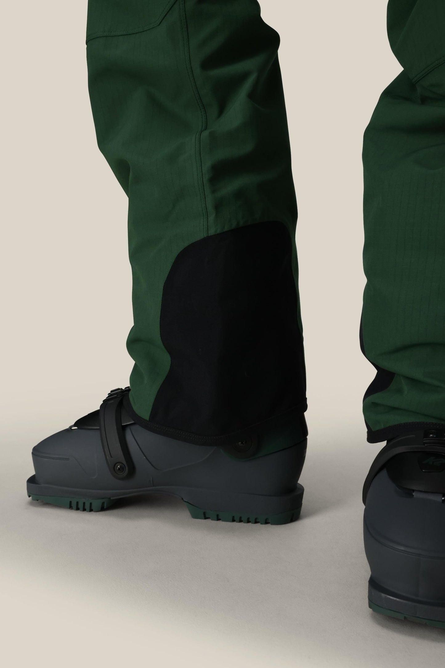 686 Men's Hot Lap™ Insulated Bib | Budget Friendly