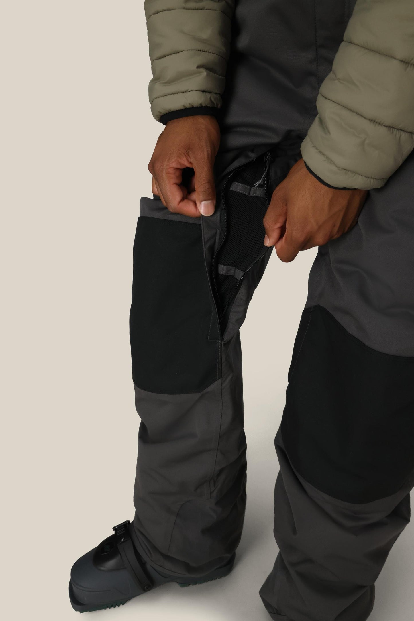 686 Men's Hot Lap™ Insulated Bib | Budget Friendly