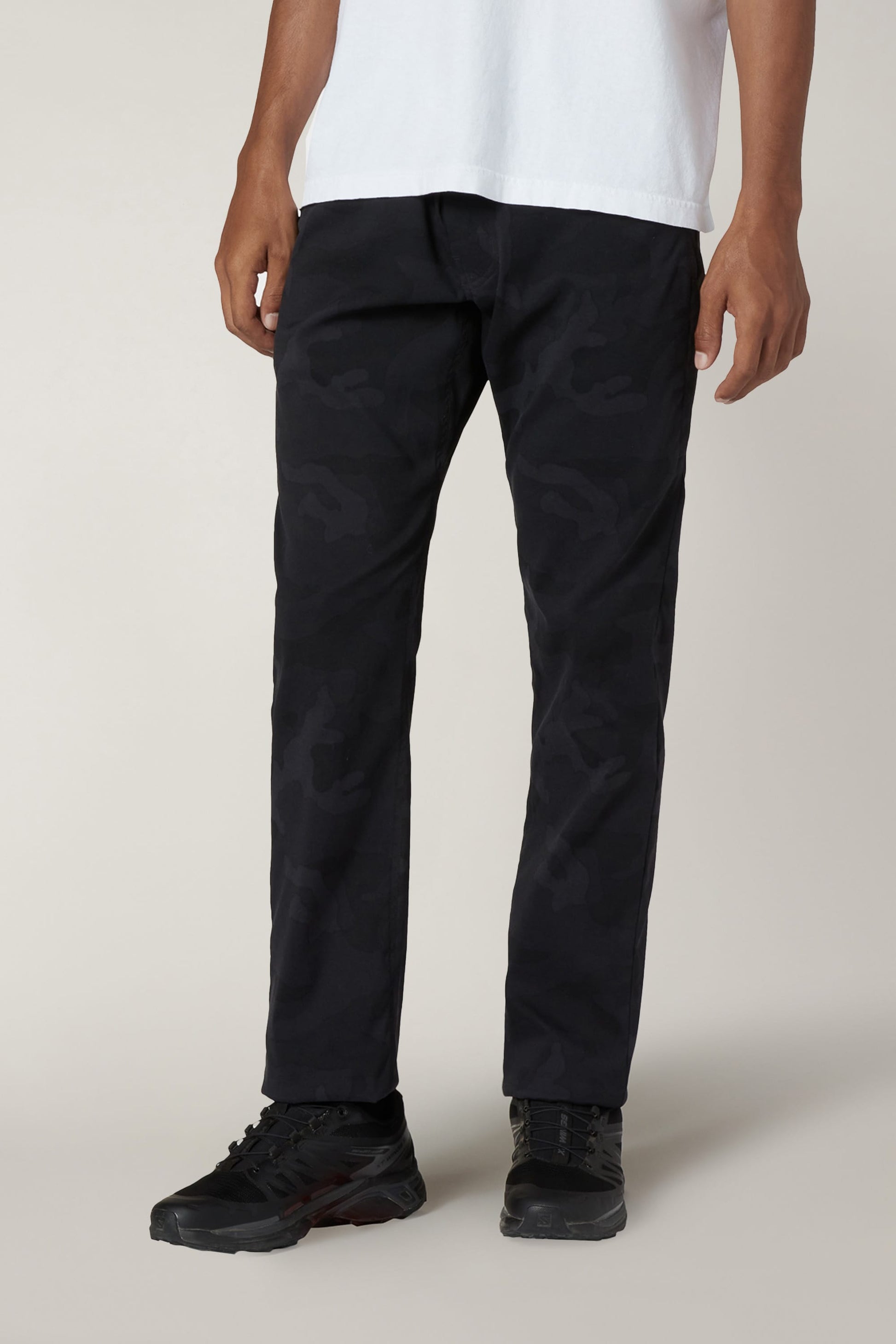 BLACK CAMO,28/30,Slim Fit