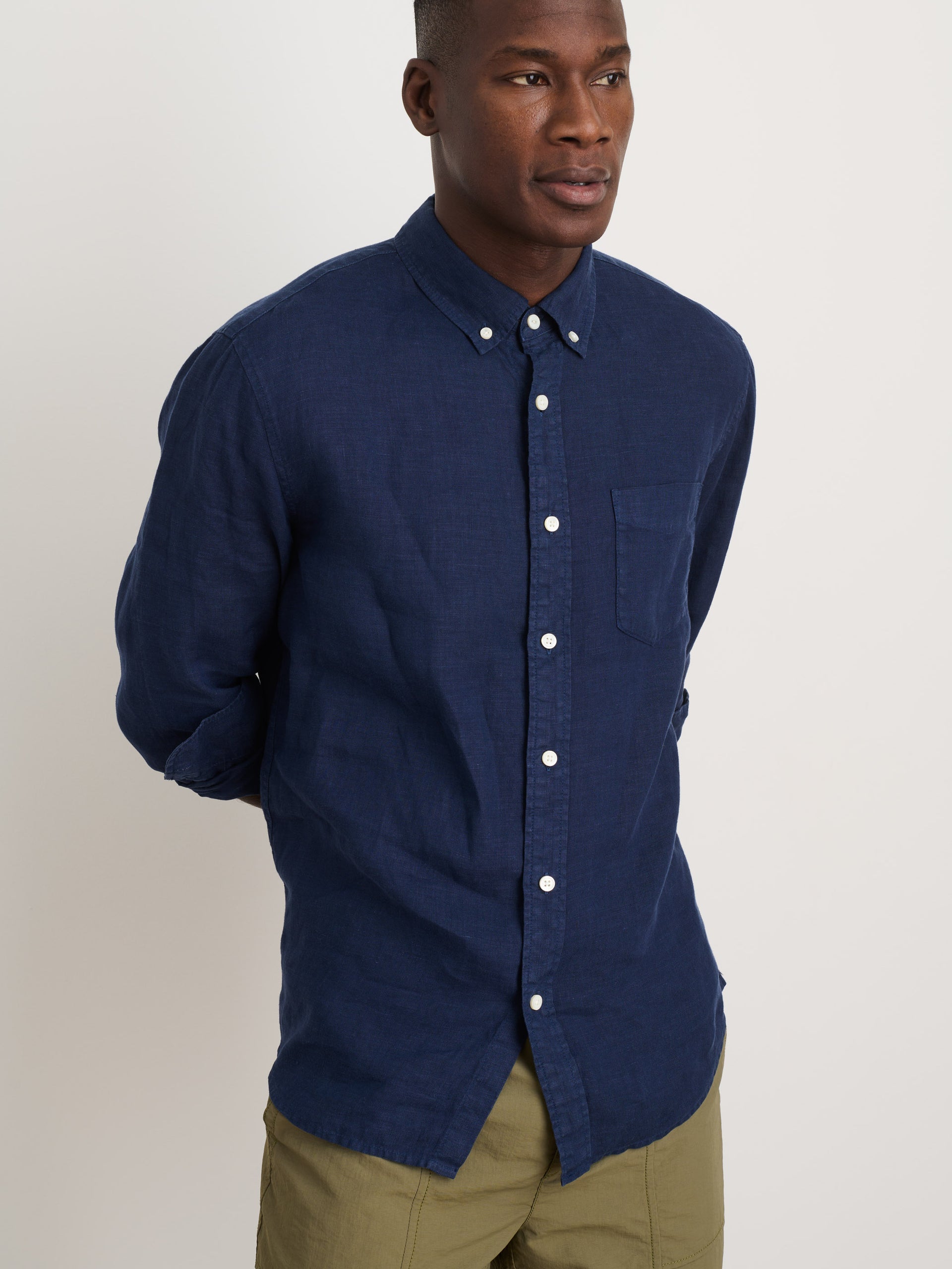 Alex Mill Mill Shirt in Linen Navy
