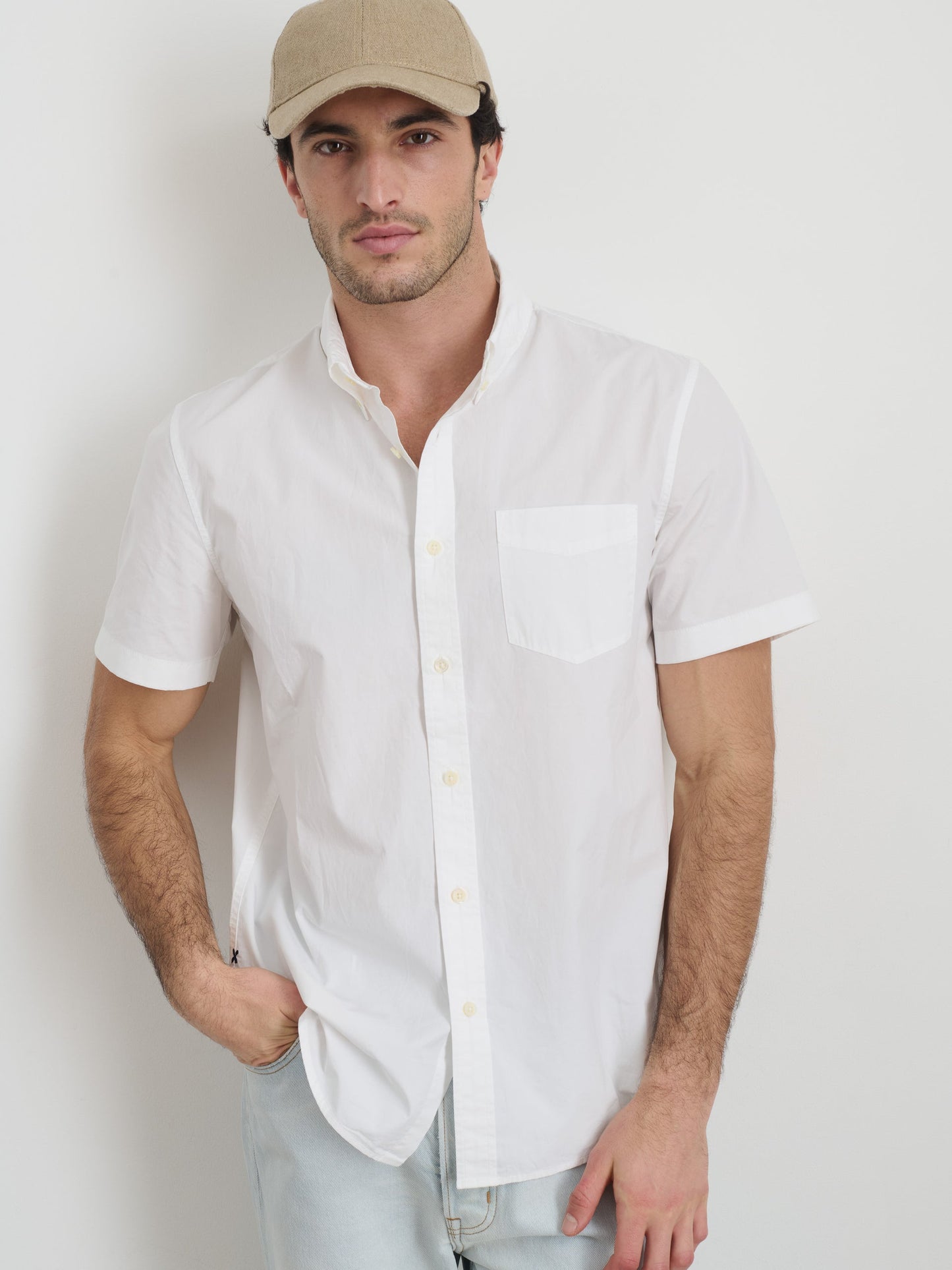 Alex Mill Short Sleeve Mill Shirt in Cotton White