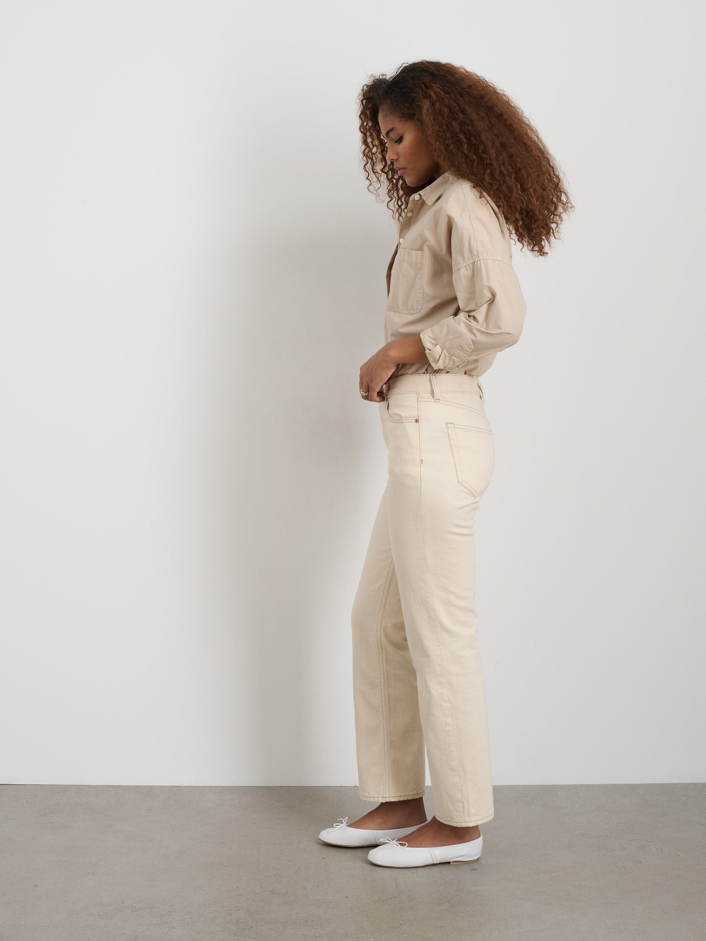 Alex Mill Jo Shirt in Cotton Poplin Sand