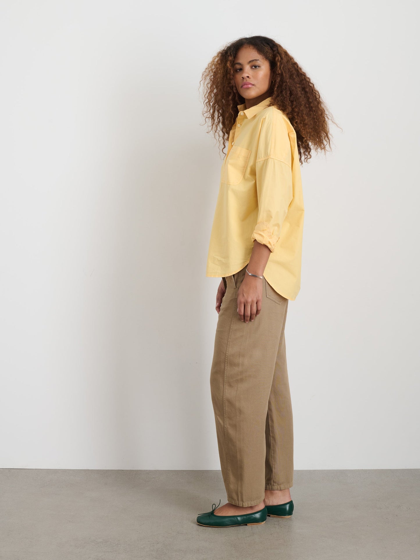 Alex Mill Jo Shirt in Cotton Poplin Wheatfield