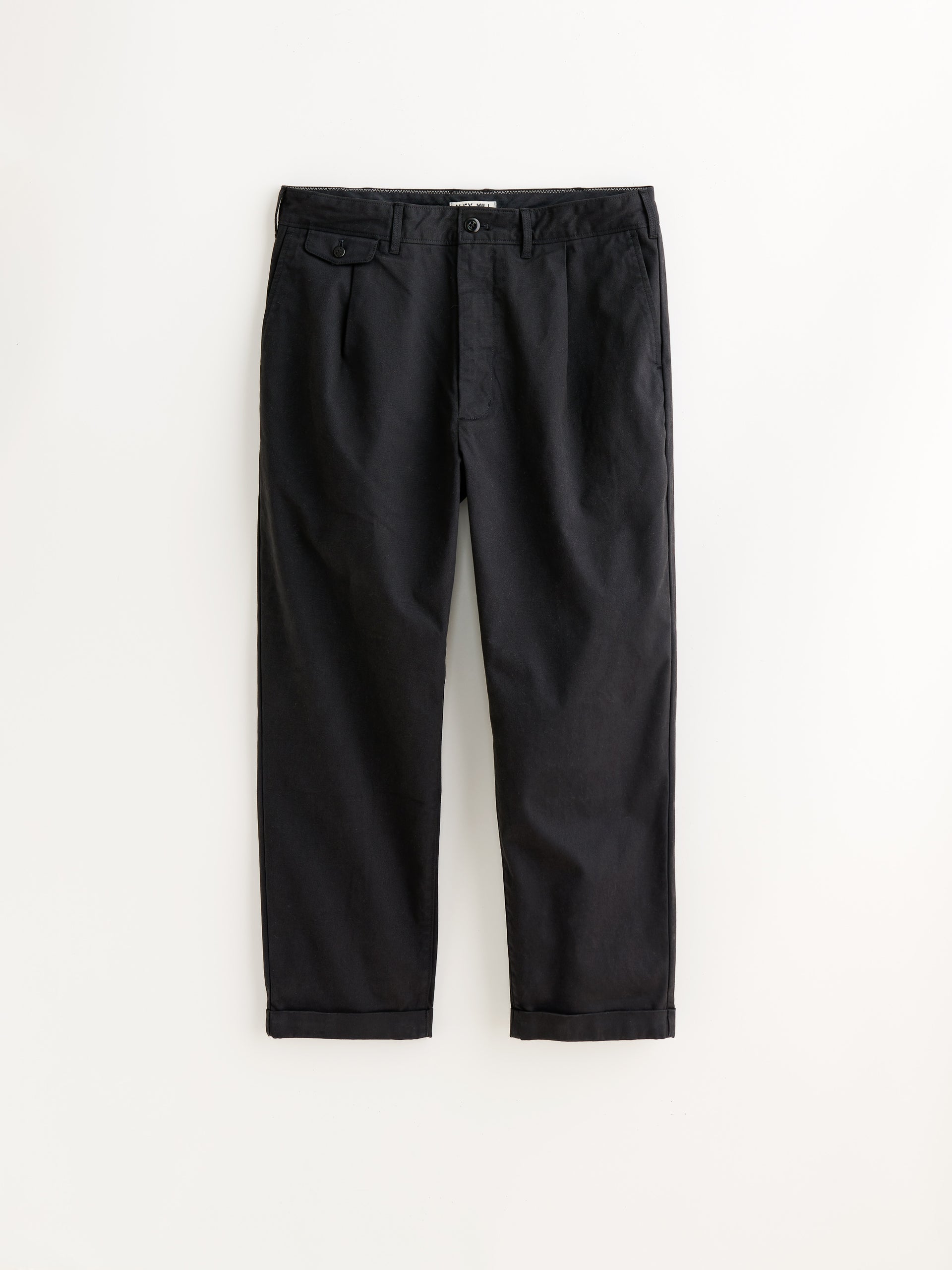 Alex Mill Standard Pleated Pant in Chino Black