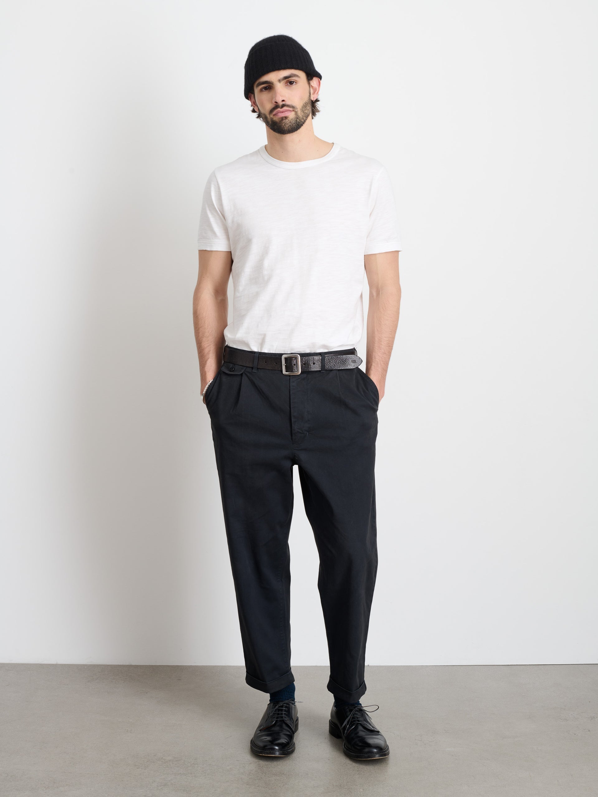 Alex Mill Standard Pleated Pant in Chino Black