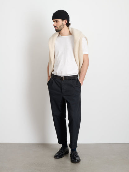 Alex Mill Standard Pleated Pant in Chino Black