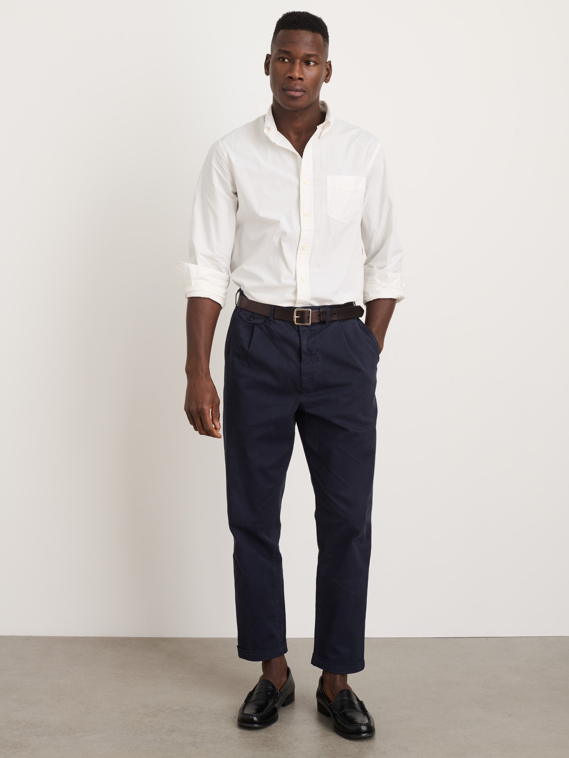 Alex Mill Standard Pleated Pant in Chino Dark Navy