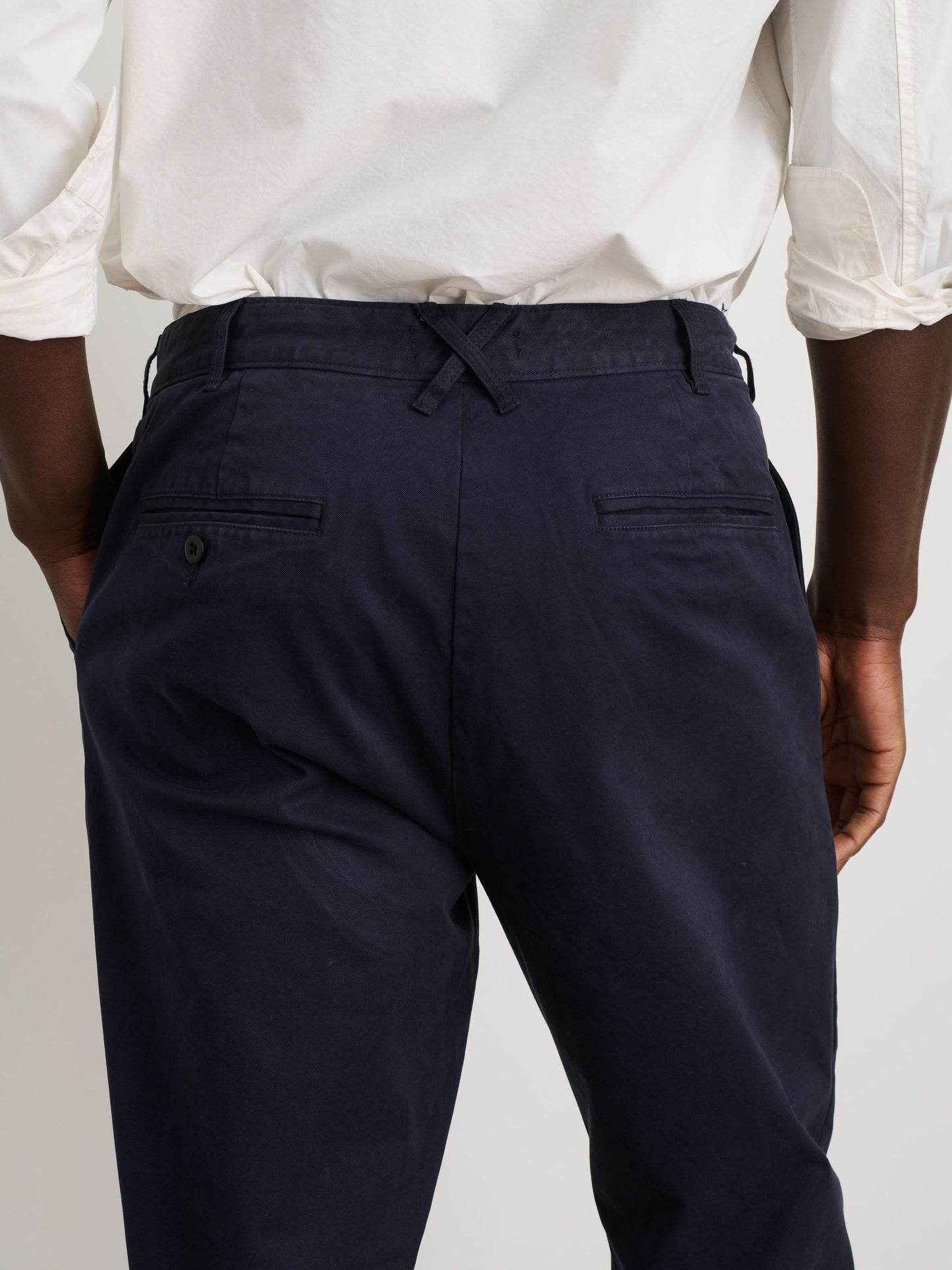Alex Mill Standard Pleated Pant in Chino Dark Navy