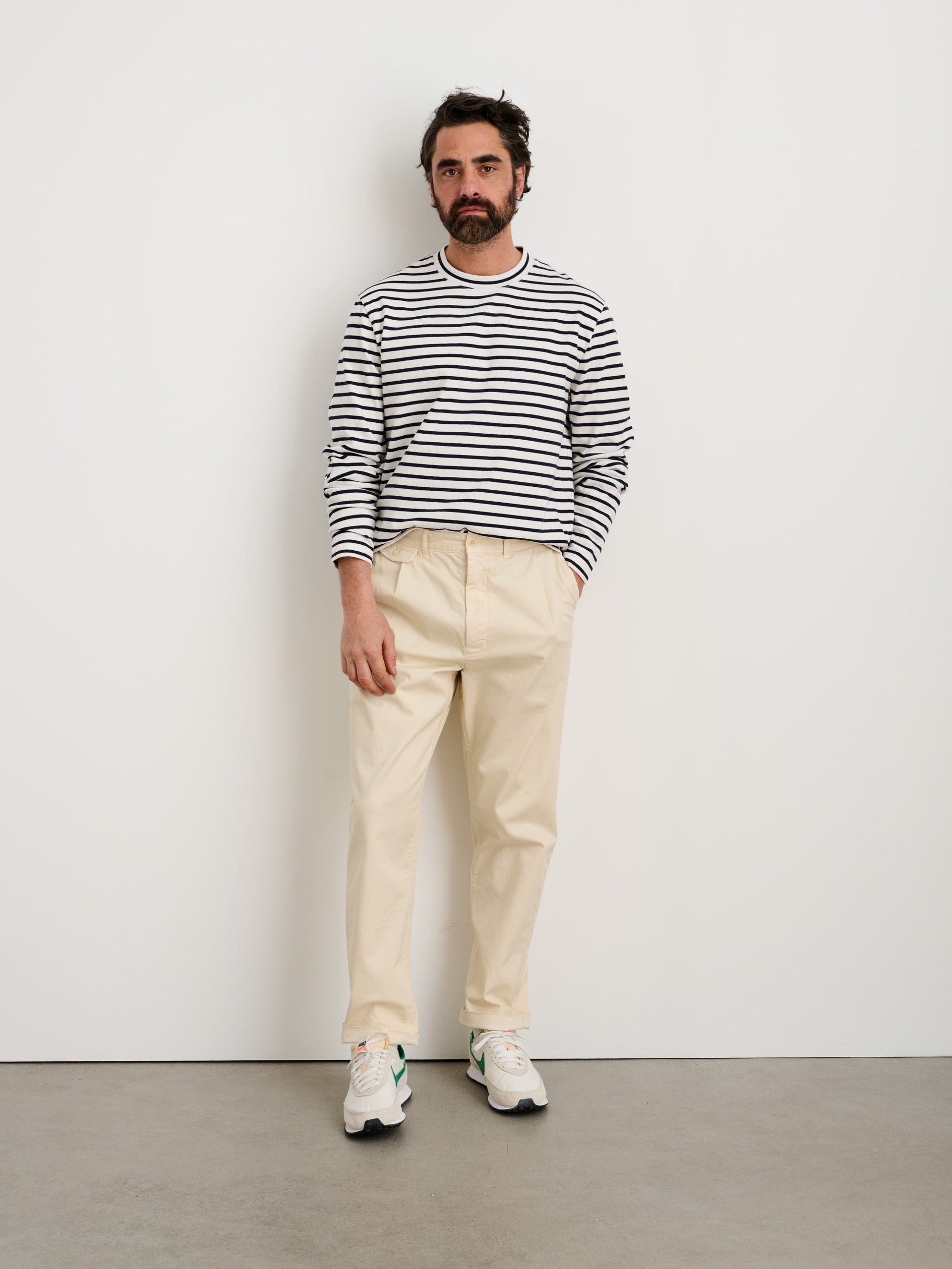 Alex Mill Standard Pleated Pant in Chino Oat Milk