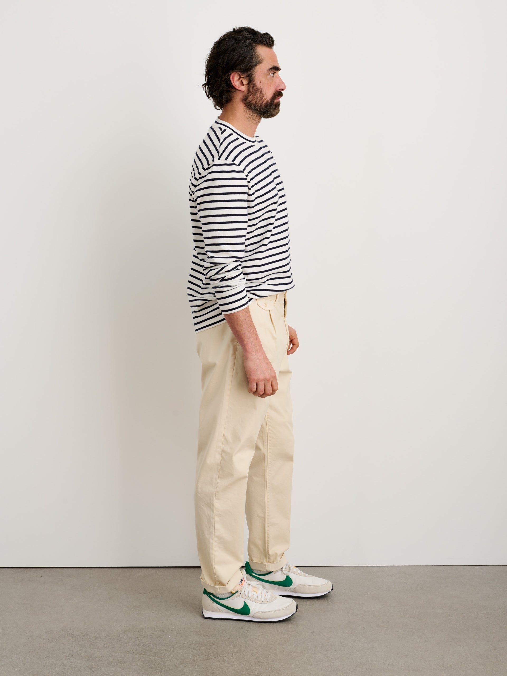 Alex Mill Standard Pleated Pant in Chino Oat Milk