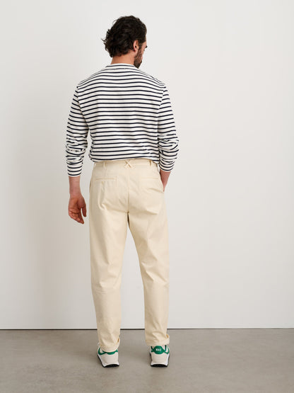 Alex Mill Standard Pleated Pant in Chino Oat Milk