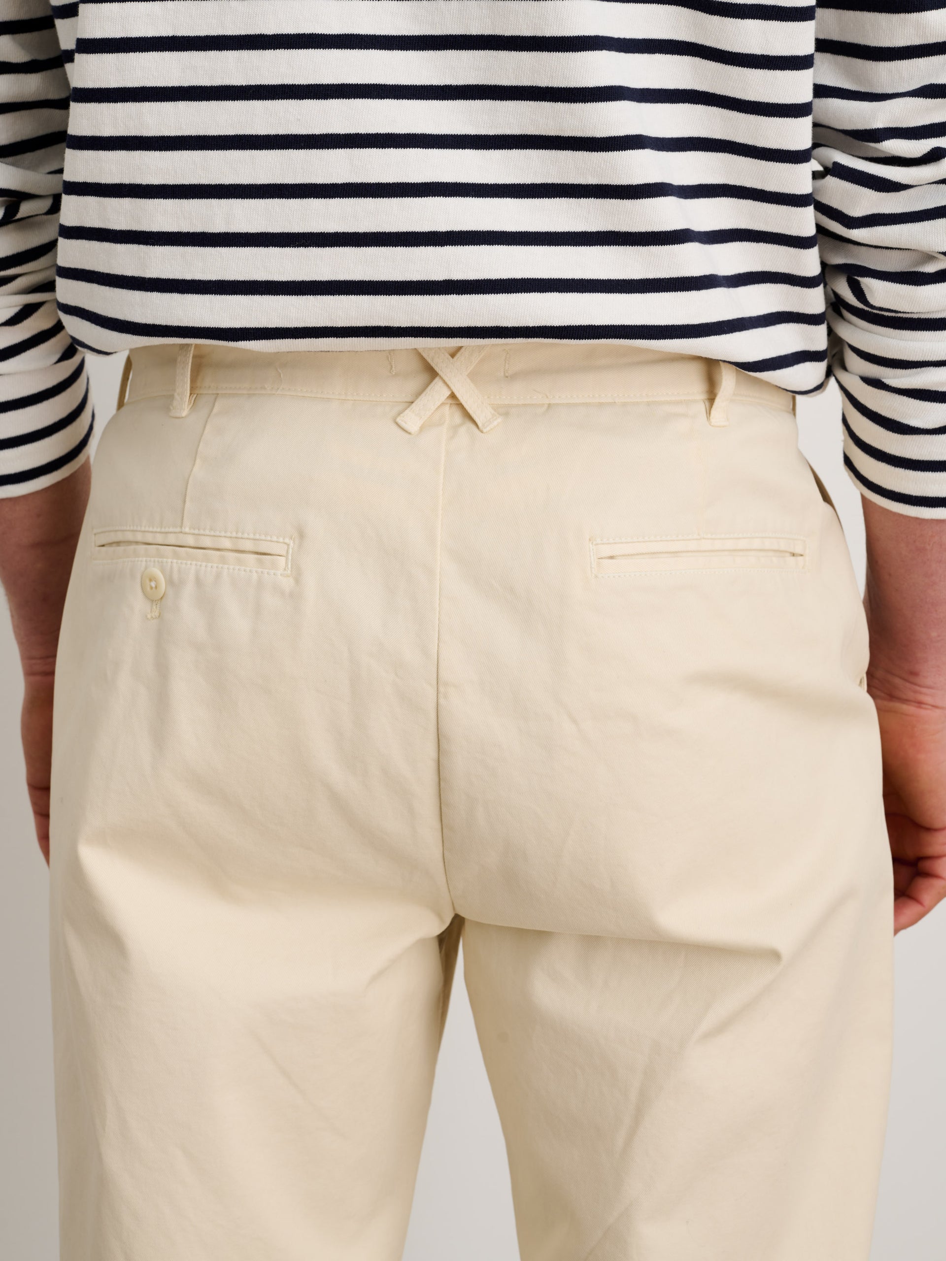 Alex Mill Standard Pleated Pant in Chino Oat Milk