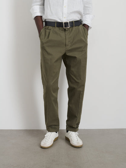 Alex Mill Standard Pleated Pant in Chino Olive Grey