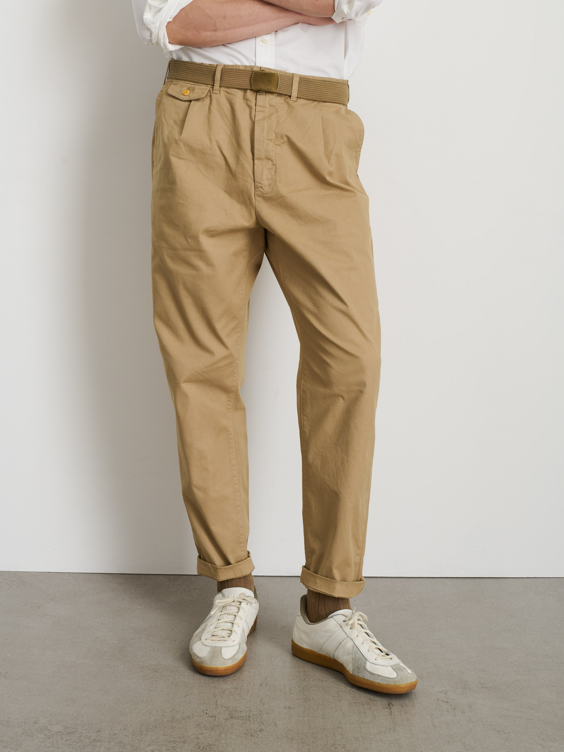 Alex Mill Standard Pleated Pant in Chino Vintage Khaki