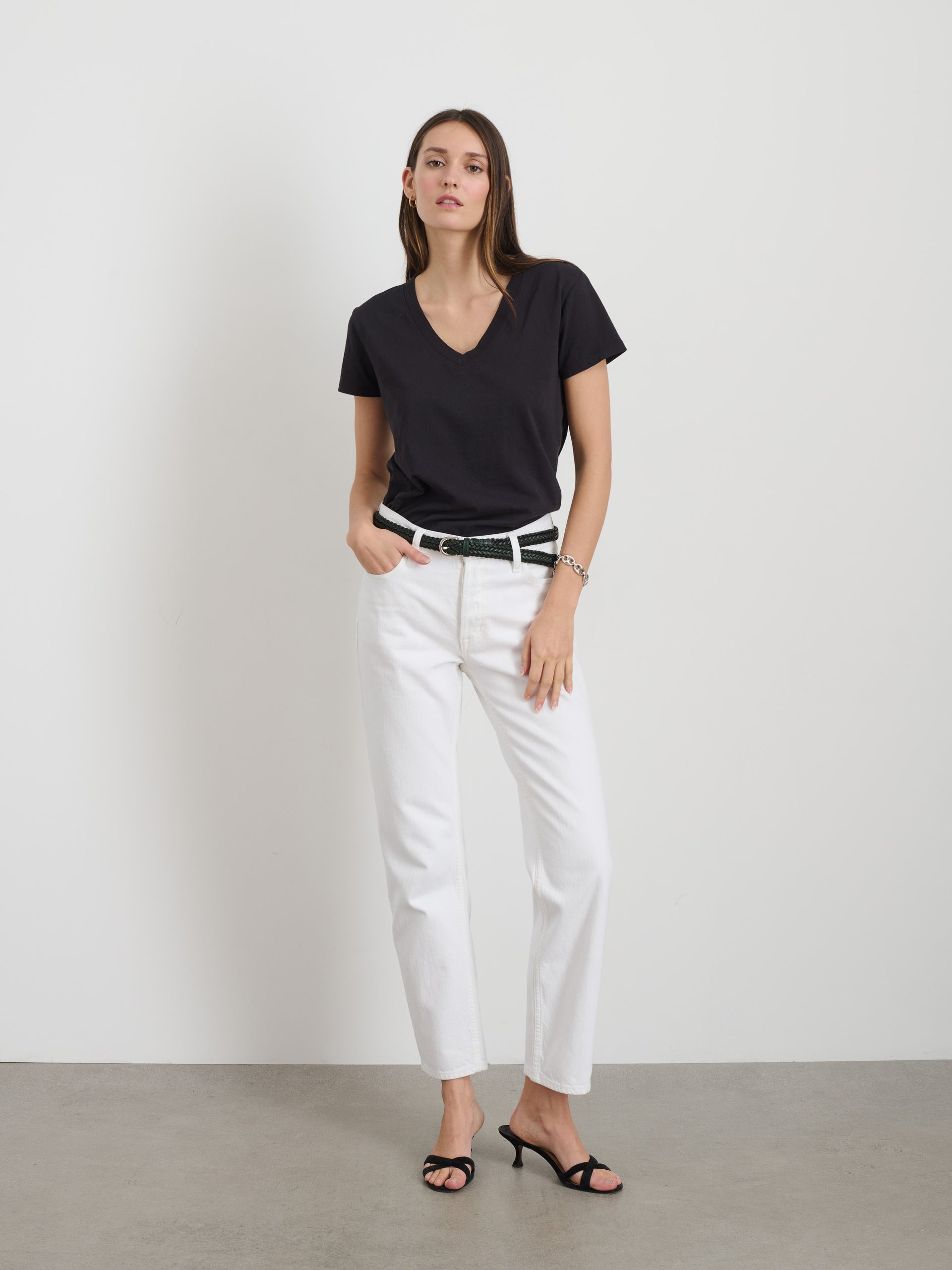 Alex Mill Elliott V Neck Tee in Cotton Black