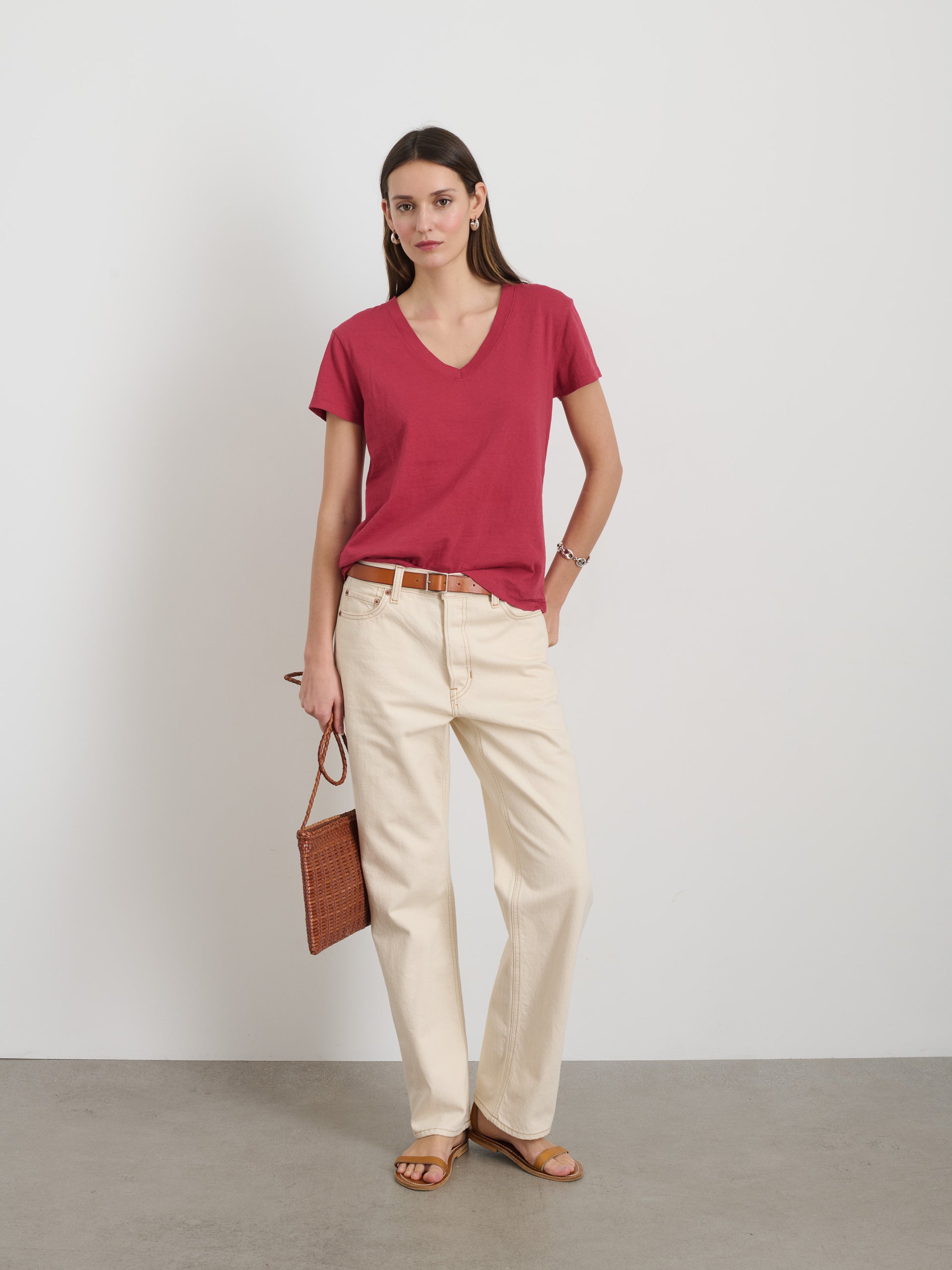 Alex Mill Elliott V Neck Tee in Cotton Cranberry