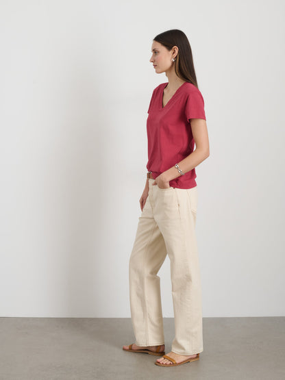 Alex Mill Elliott V Neck Tee in Cotton Cranberry