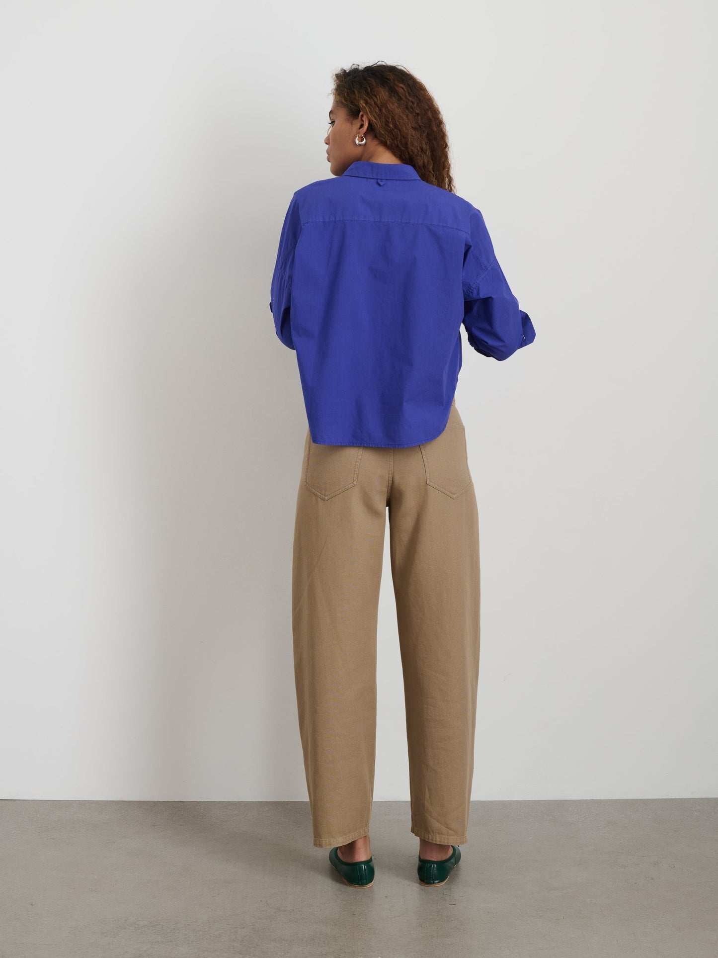 Alex Mill Cropped Jo Shirt in Cotton Poplin Royal Blue
