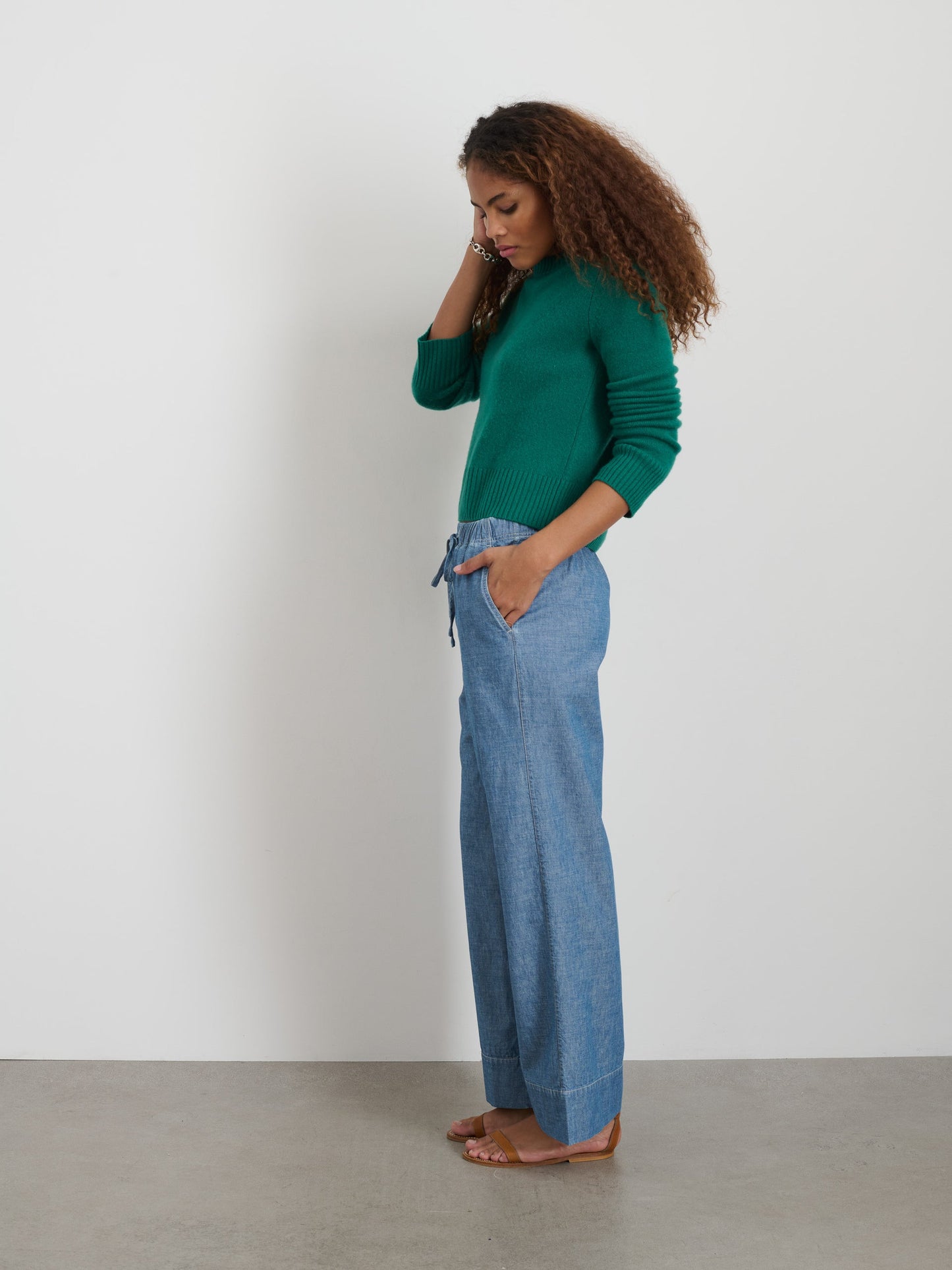 Alex Mill Michelle Crewneck Sweater in Cashmere Kelly Green