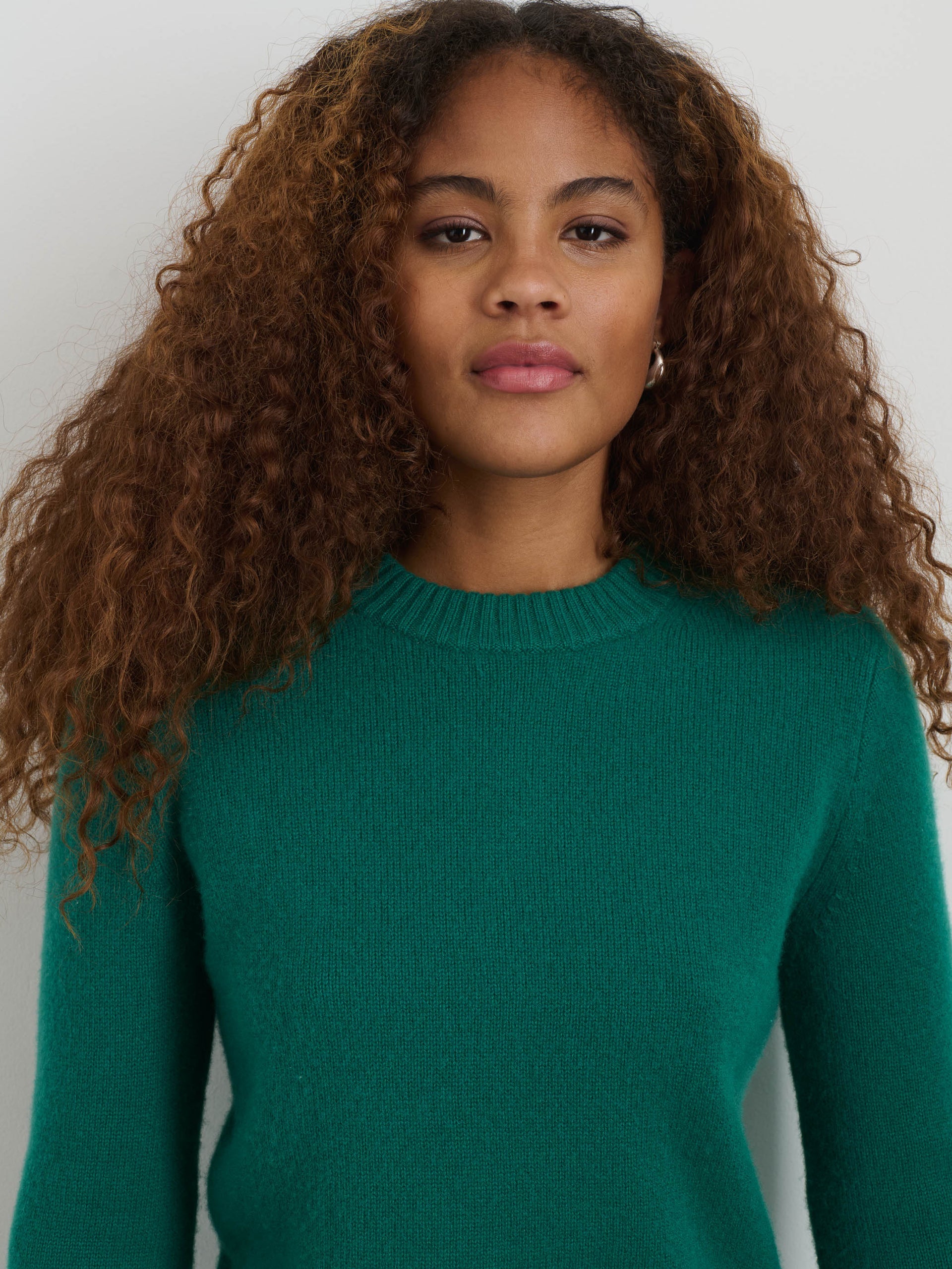 Alex Mill Michelle Crewneck Sweater in Cashmere Kelly Green
