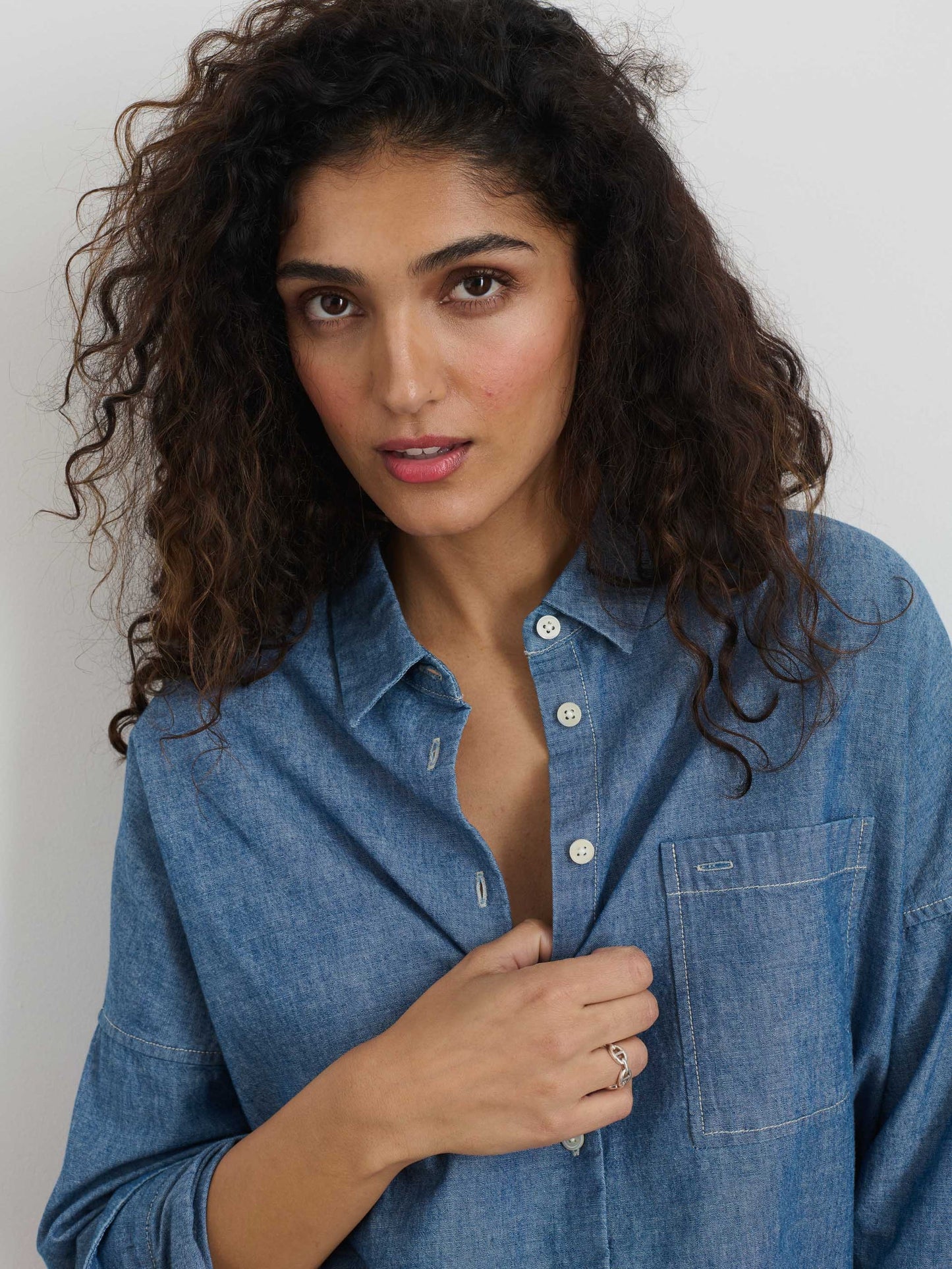 Alex Mill Jo Shirt in Chambray