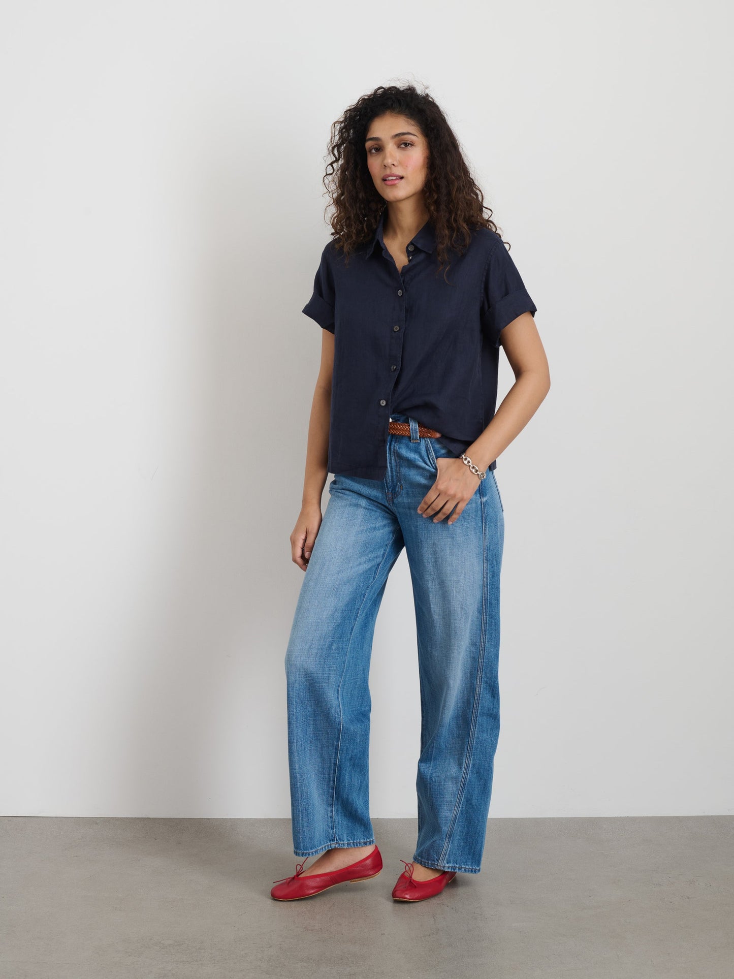 Alex Mill Maddie Shirt In Linen Dark Navy