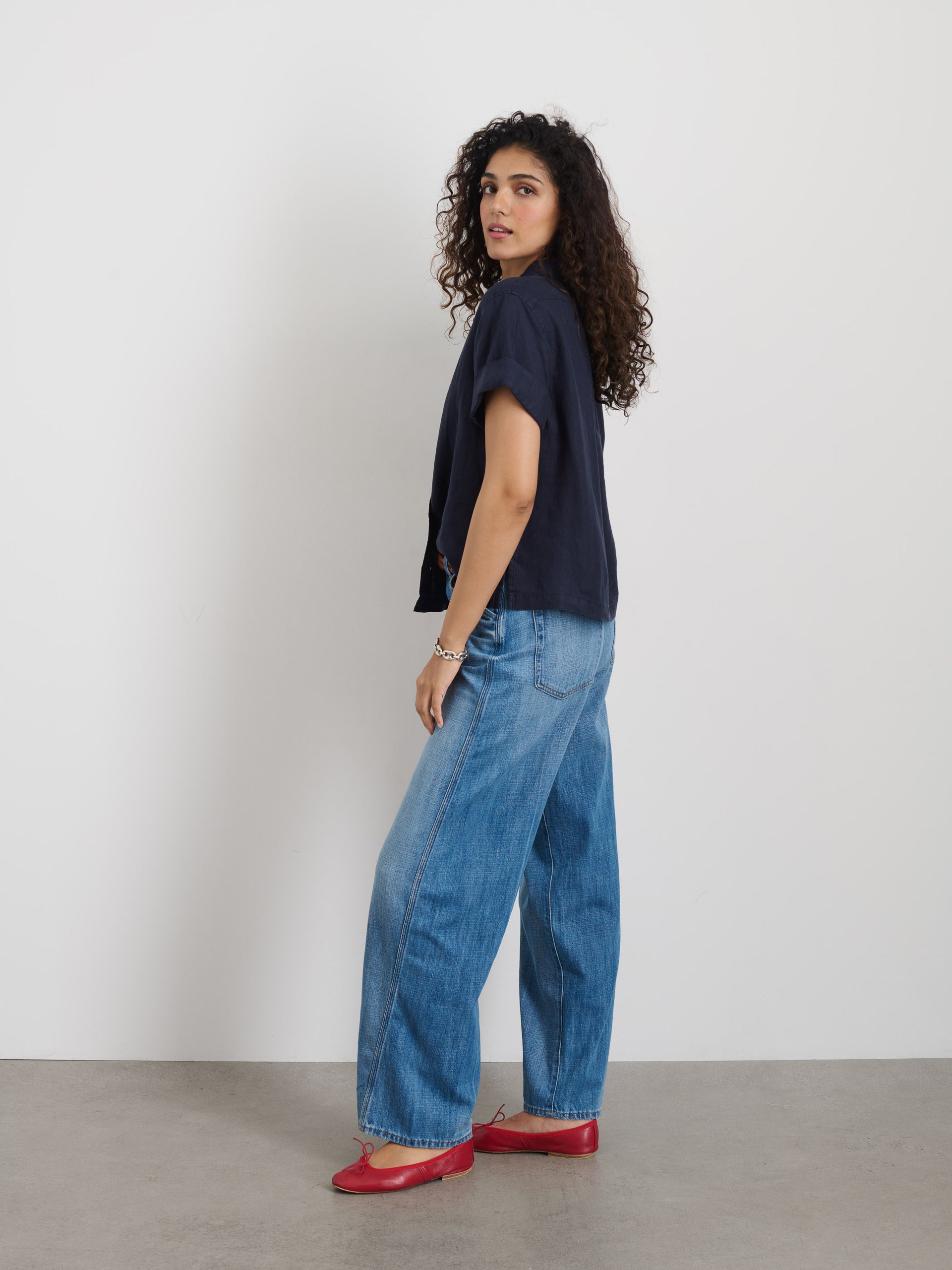 Alex Mill Maddie Shirt In Linen Dark Navy