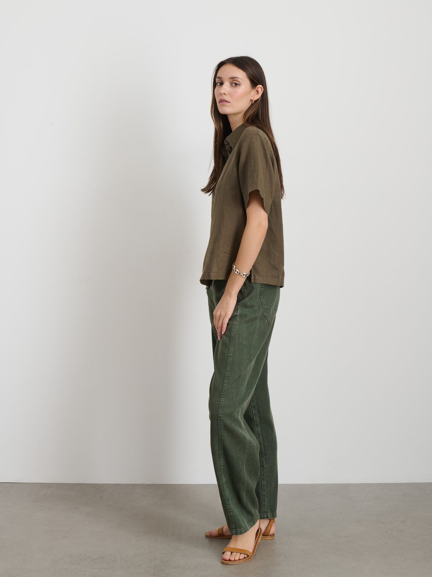 Alex Mill Maddie Shirt In Linen Deep Moss