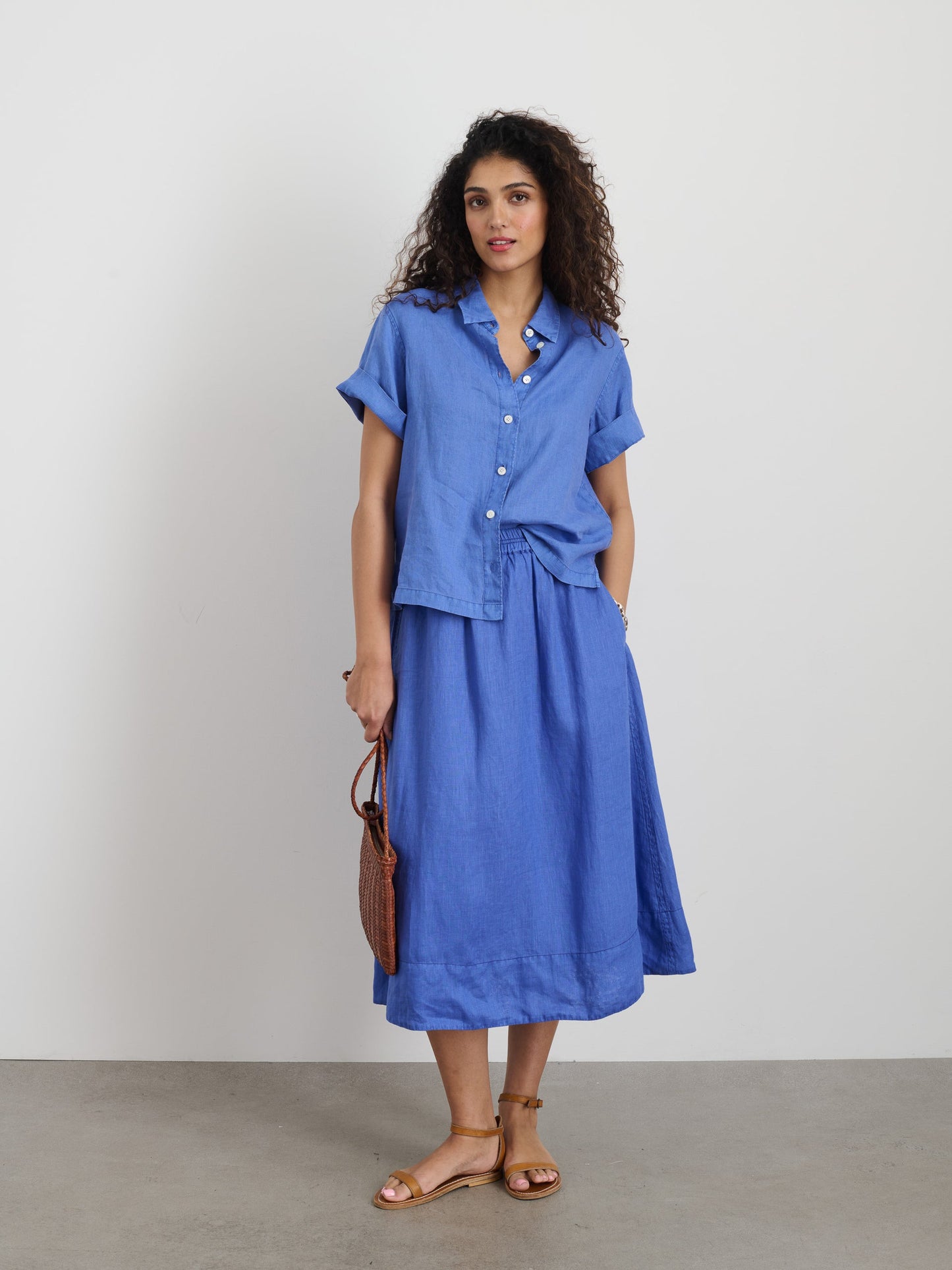 Alex Mill Maddie Shirt In Linen Ultramarine