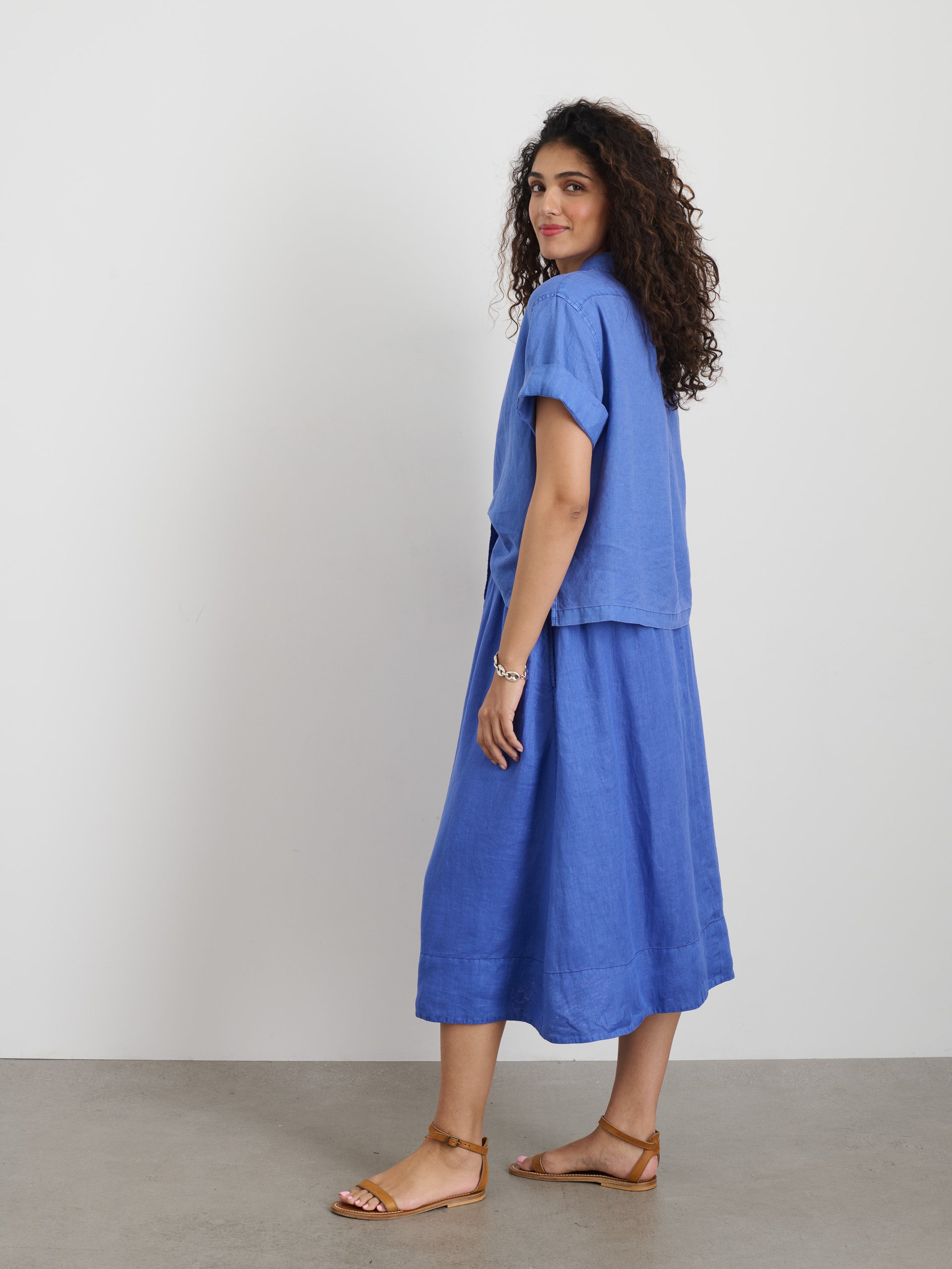 Alex Mill Maddie Shirt In Linen Ultramarine