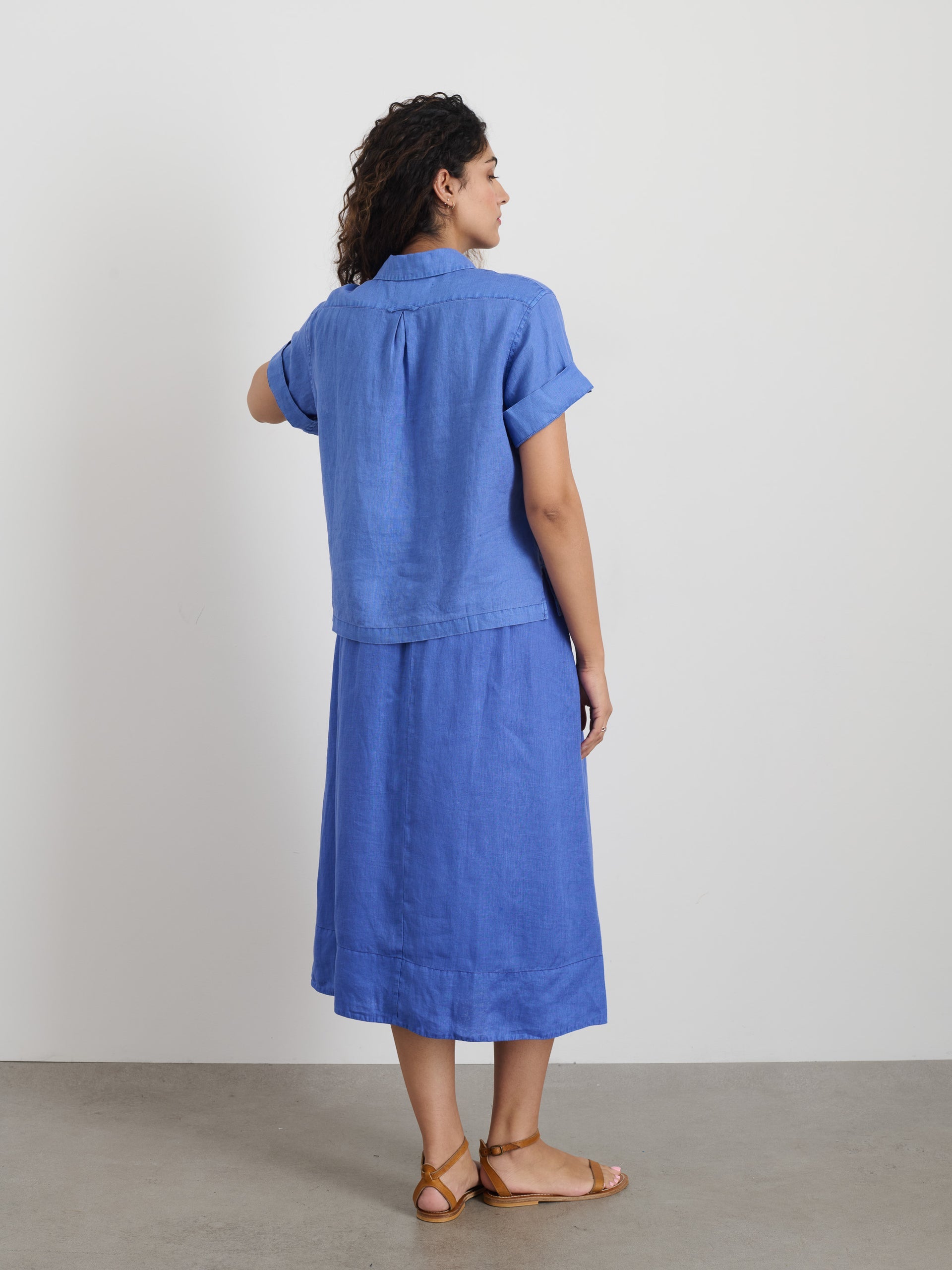 Alex Mill Maddie Shirt In Linen Ultramarine