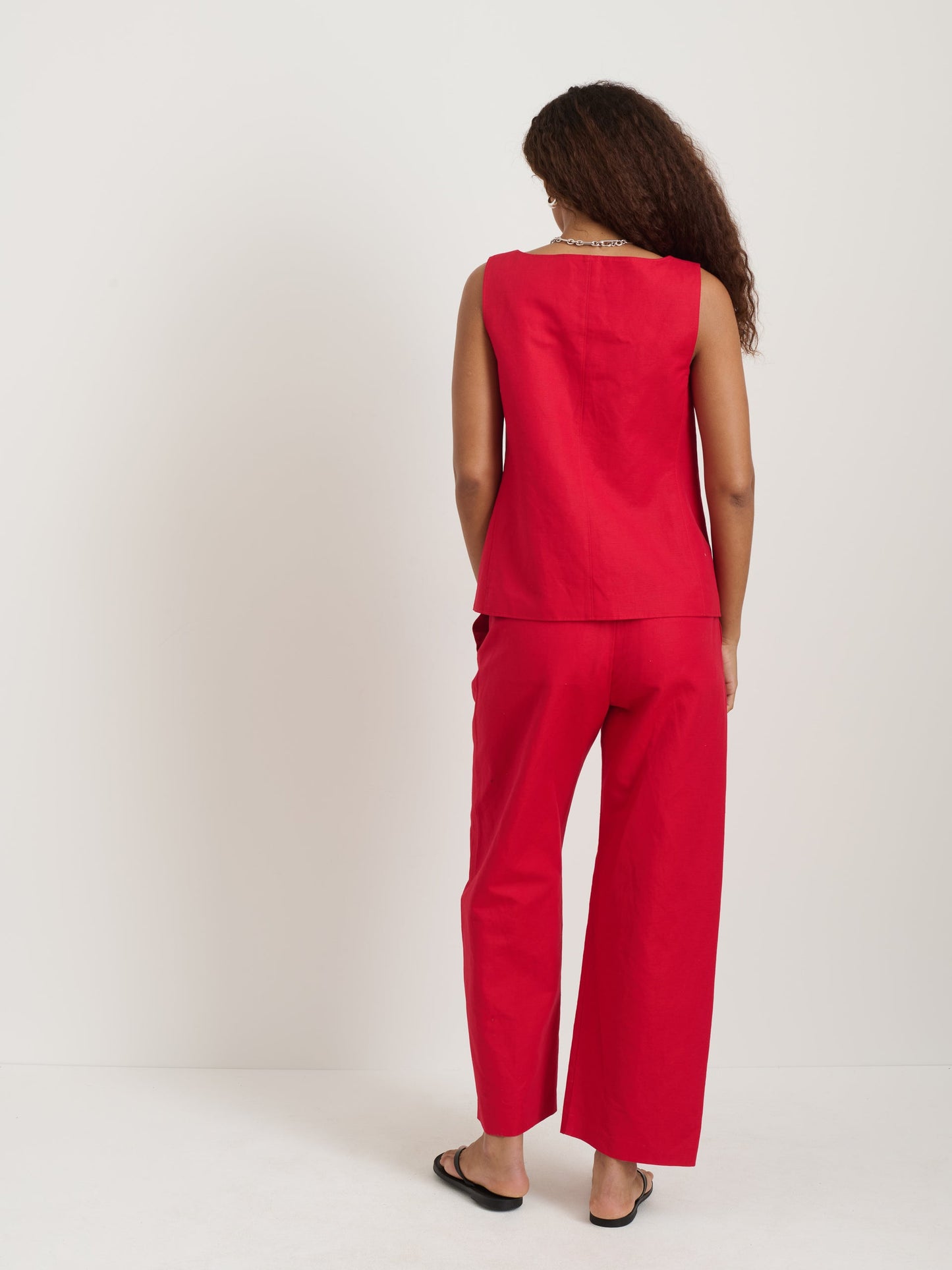 Alex Mill Soho Scoop Vest In Linen Cotton Crimson