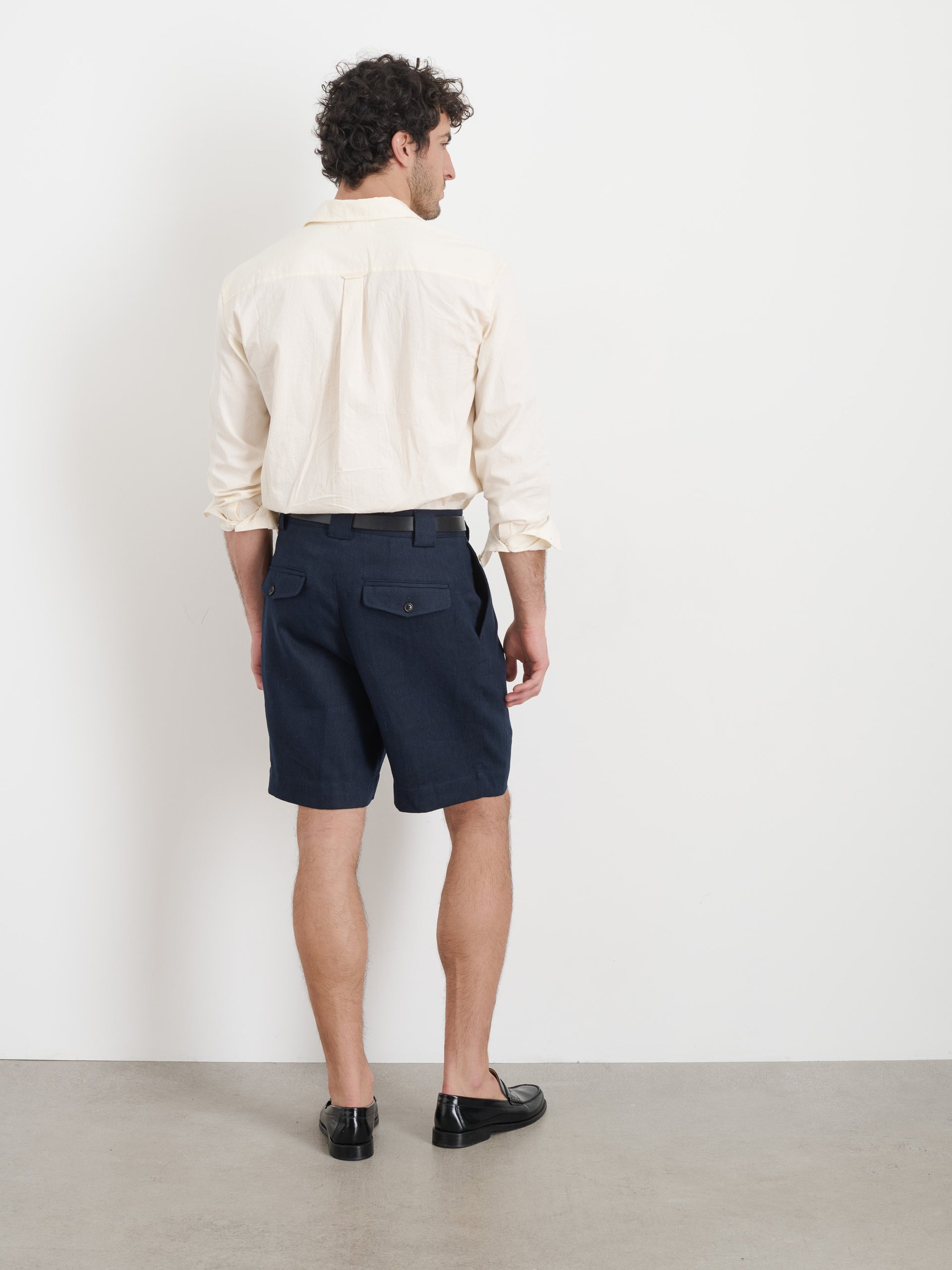 Alex Mill Daniel Pleated Shorts In Linen Herringbone Navy/Black