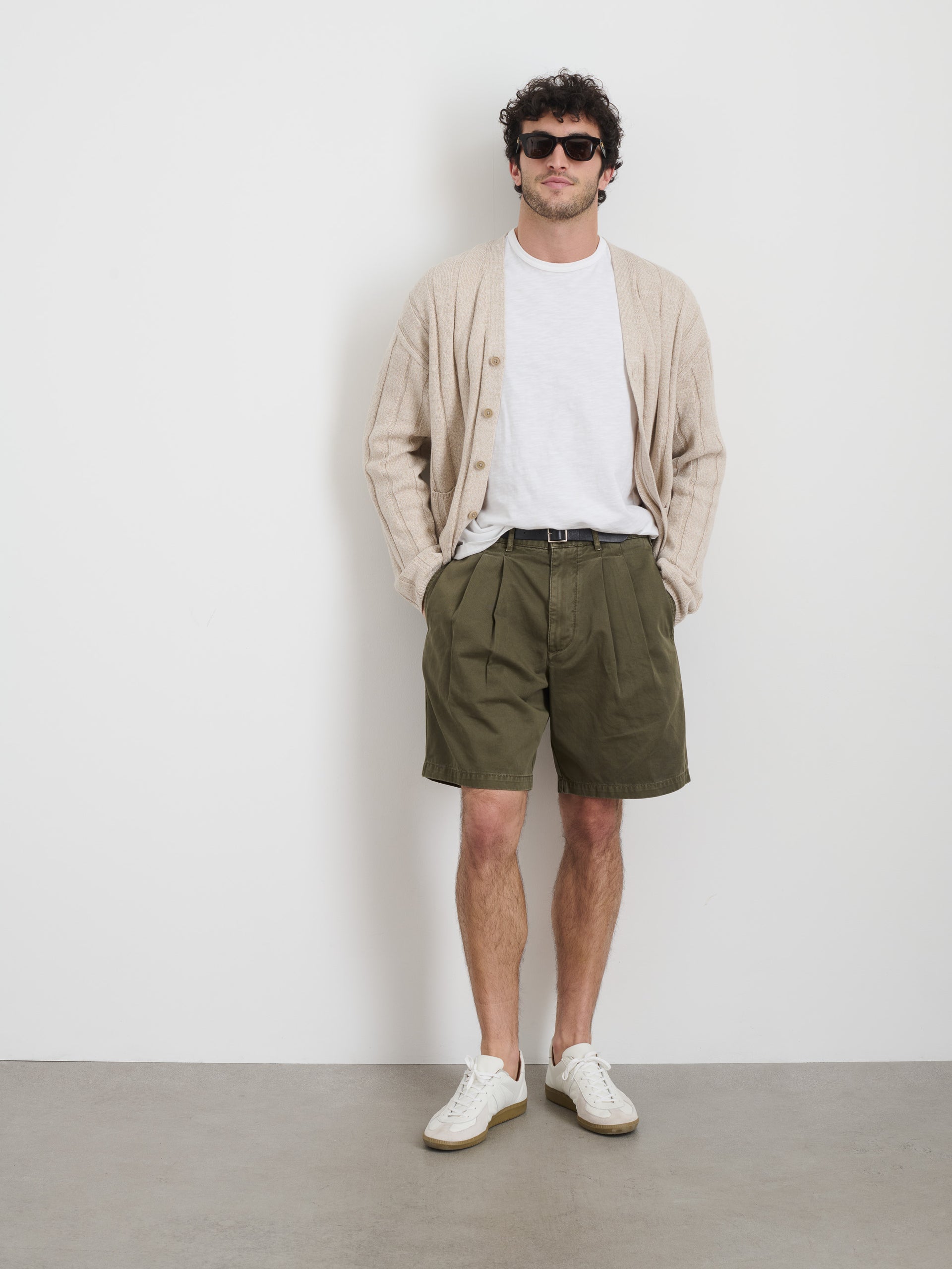 Alex Mill Standard Pleated Short In Chino Deep Moss
