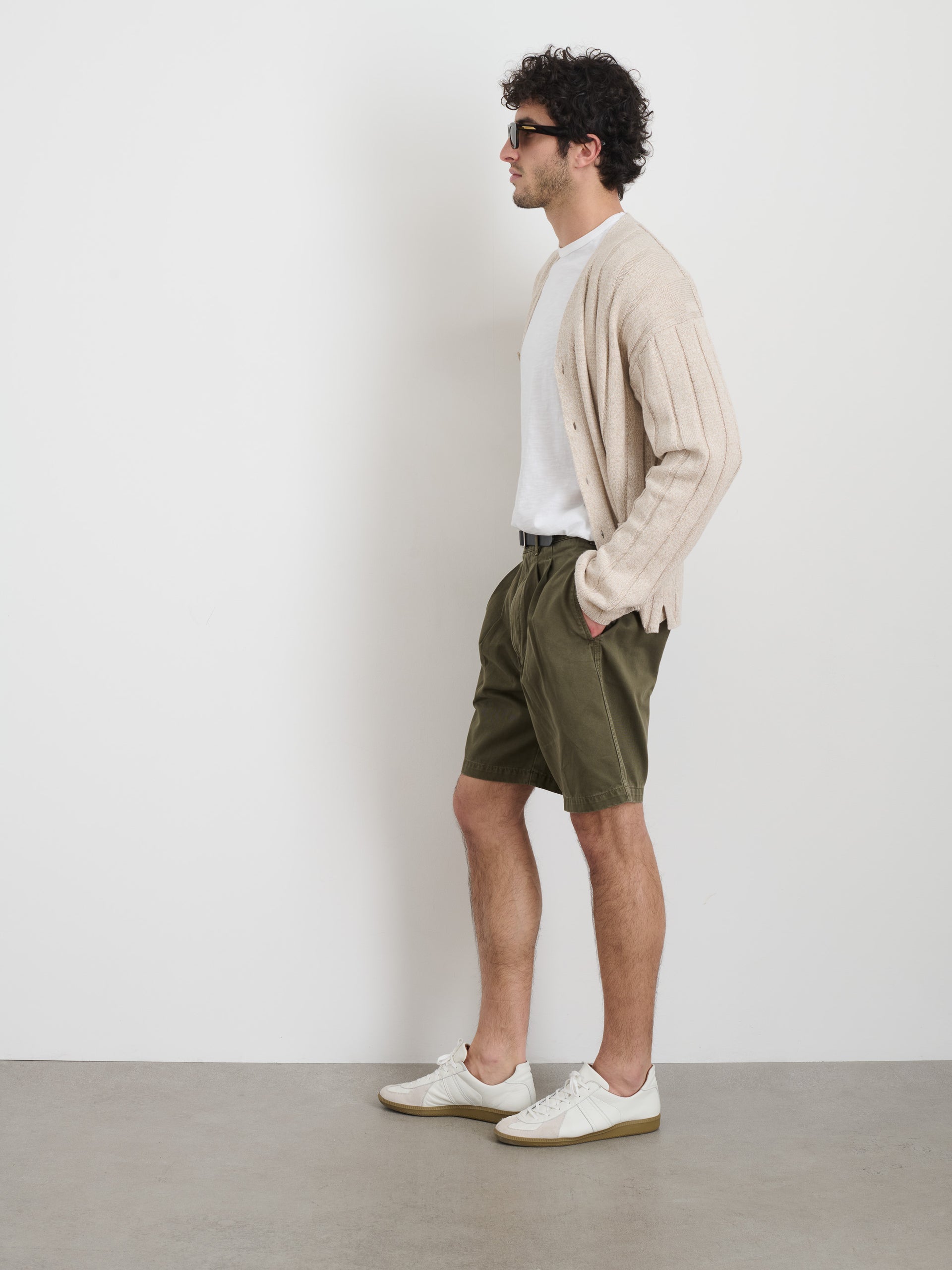 Alex Mill Standard Pleated Short In Chino Deep Moss