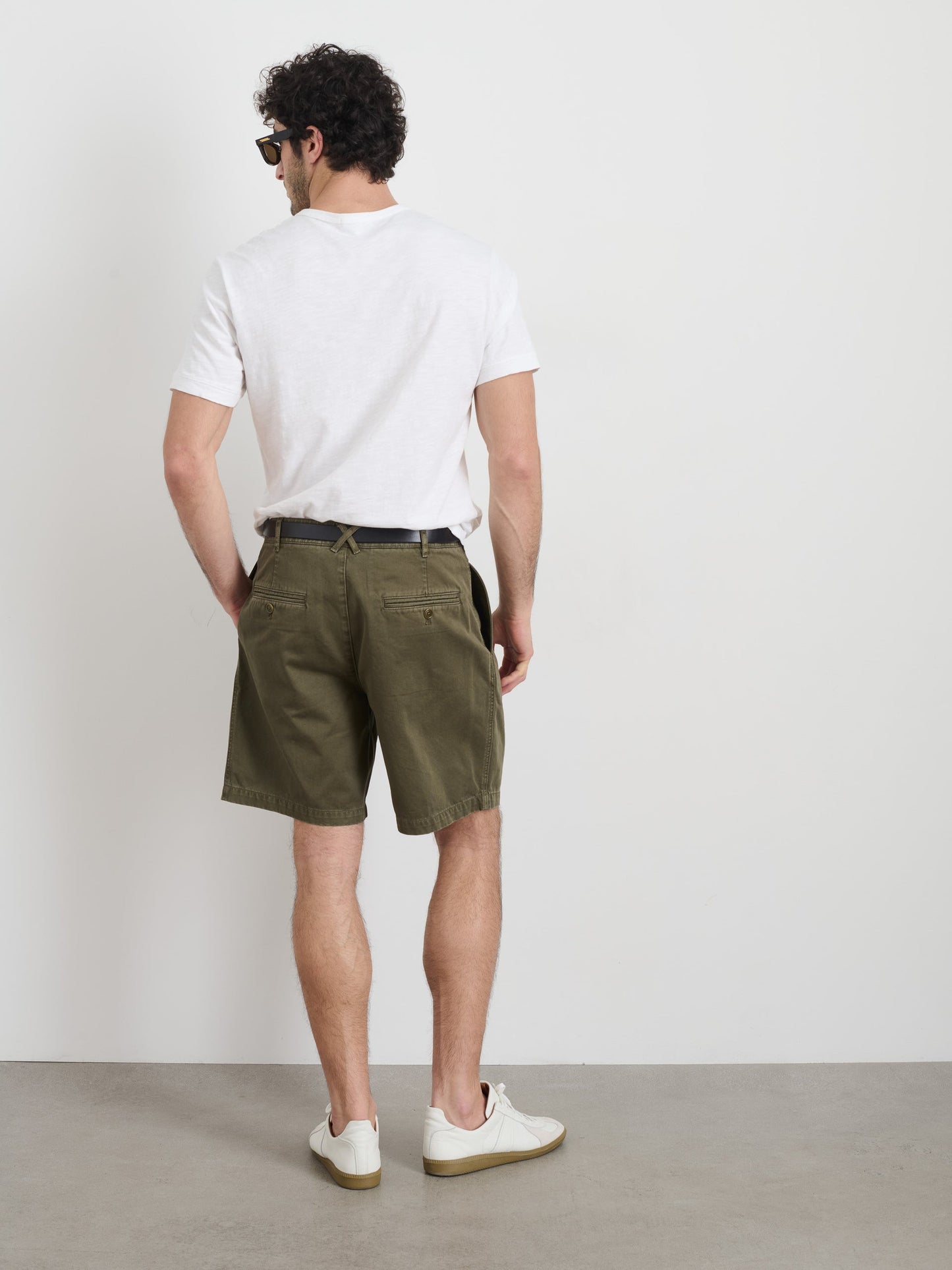 Alex Mill Standard Pleated Short In Chino Deep Moss