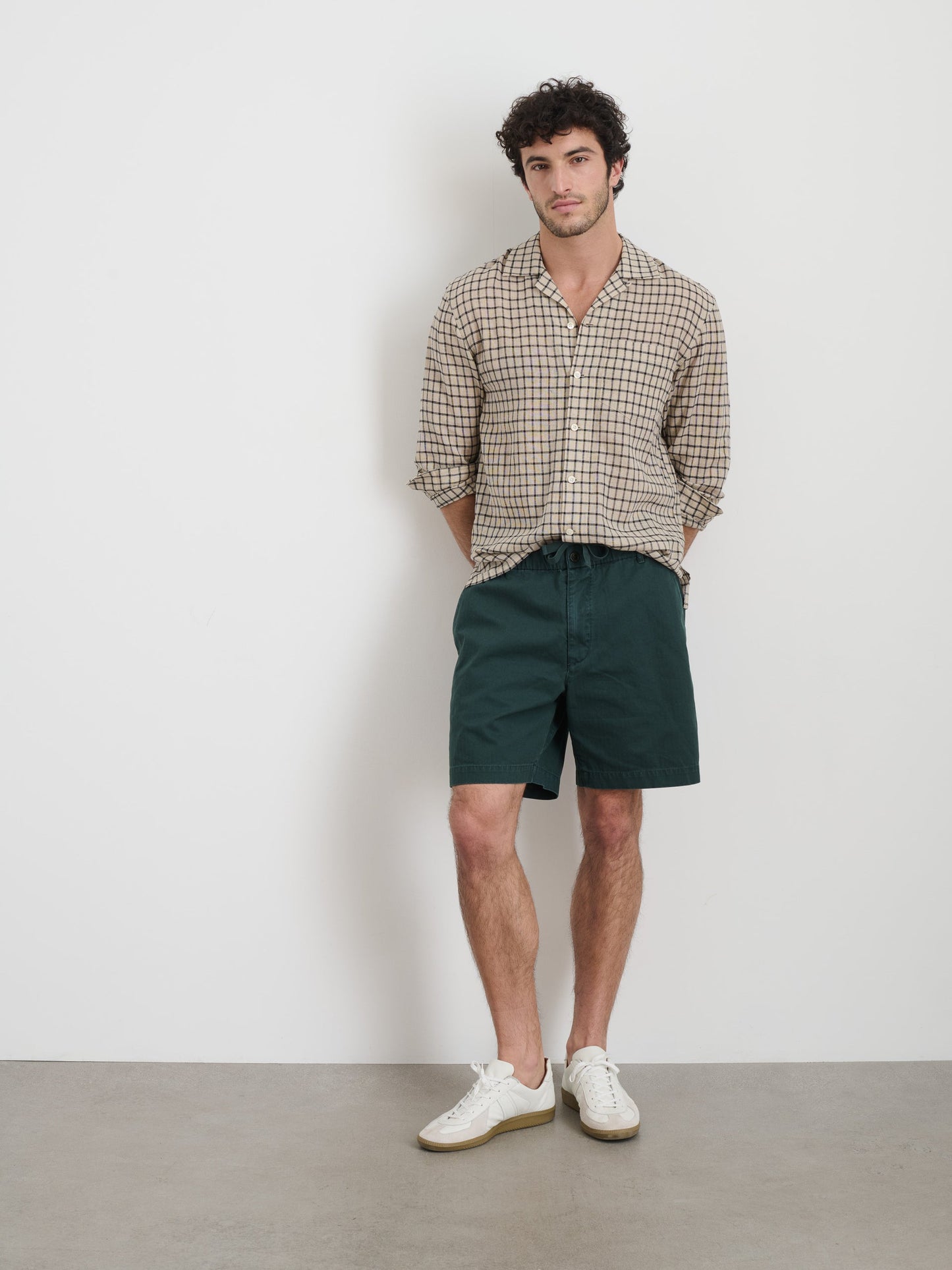 Alex Mill Pull On Short In Cotton Herringbone Dark Pine