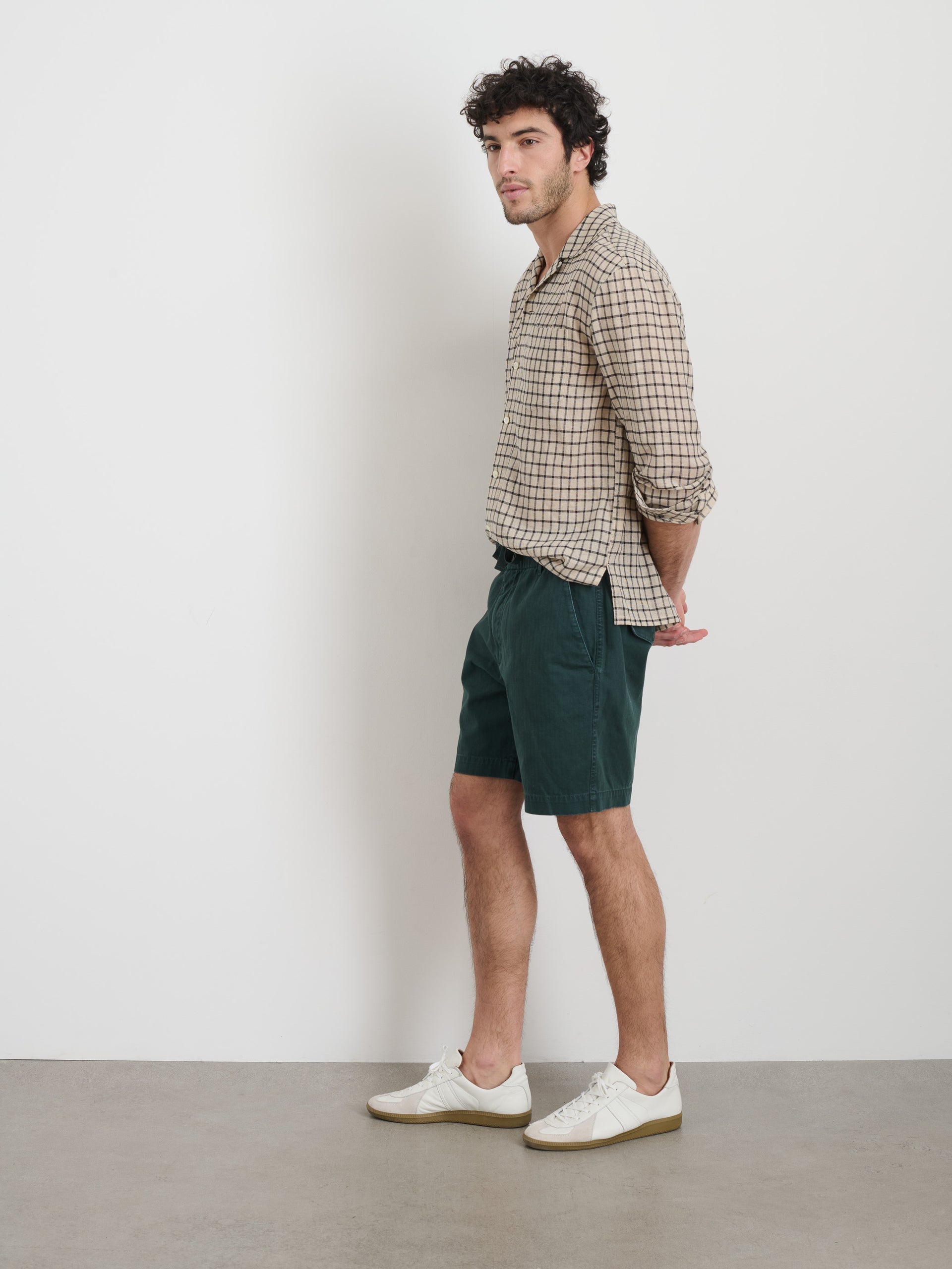 Alex Mill Pull On Short In Cotton Herringbone Dark Pine