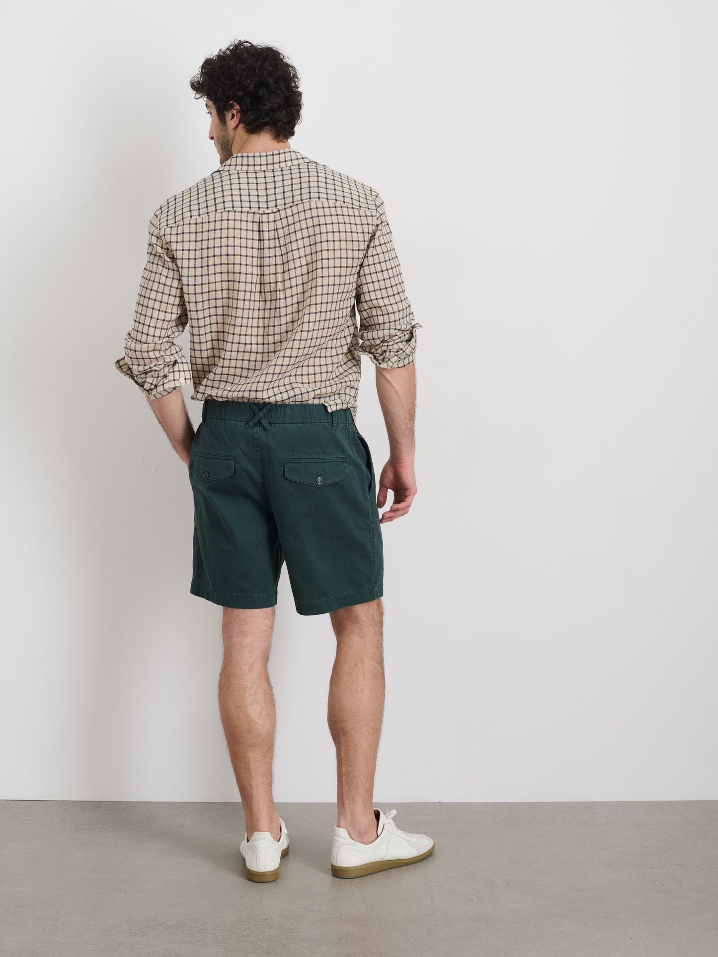 Alex Mill Pull On Short In Cotton Herringbone Dark Pine