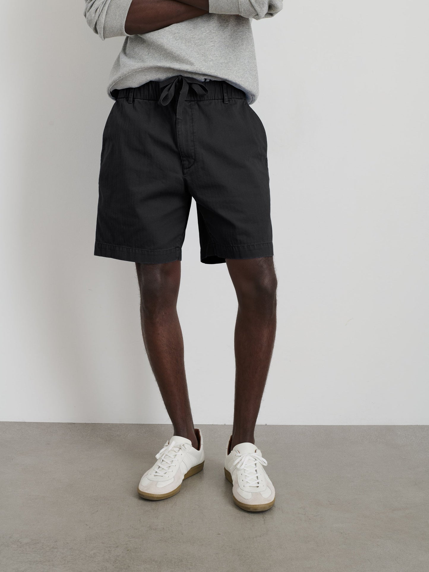 Alex Mill Pull On Short In Cotton Herringbone Rich Black