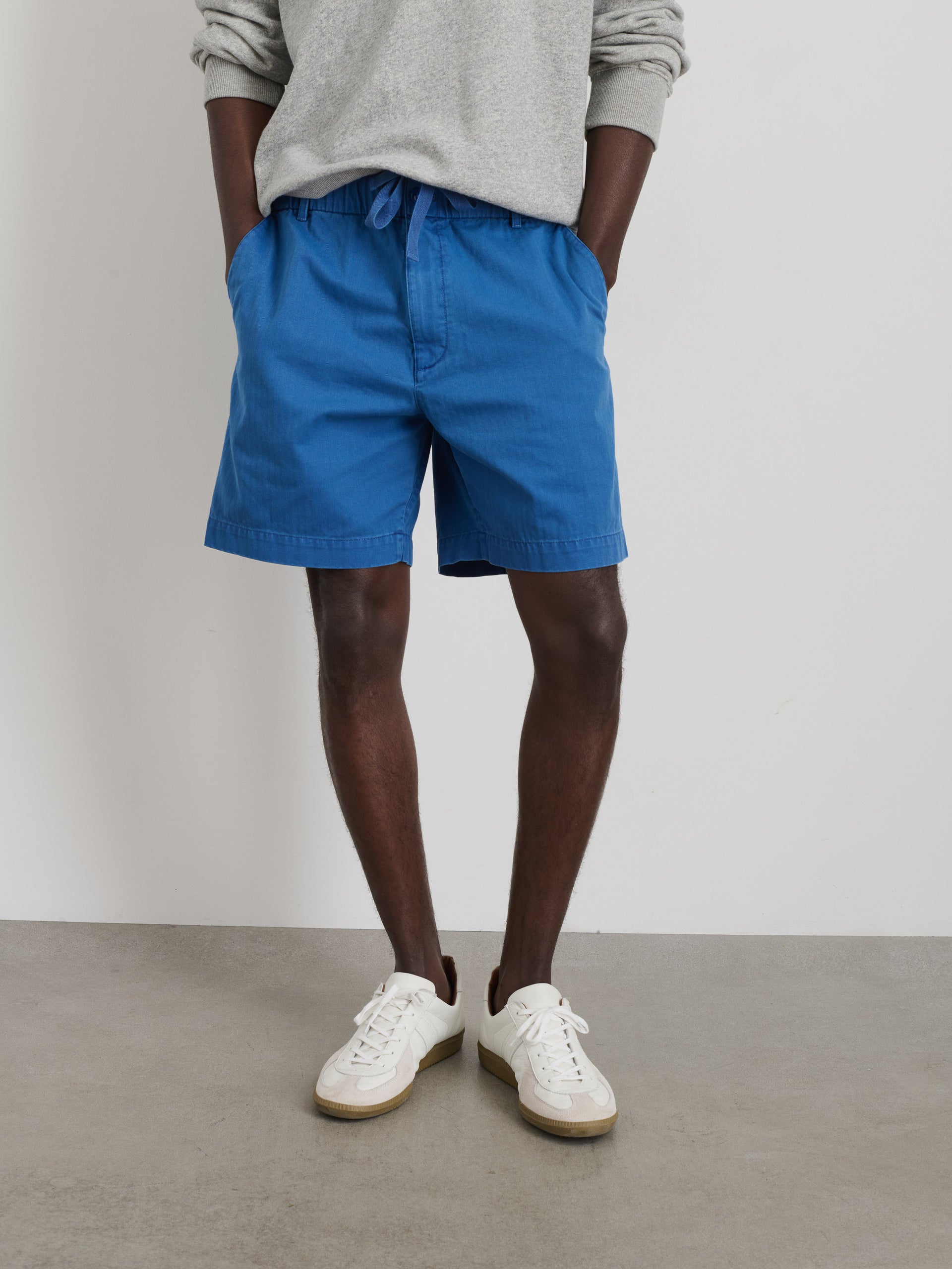 Alex Mill Pull On Short In Cotton Herringbone Cunningham Blue